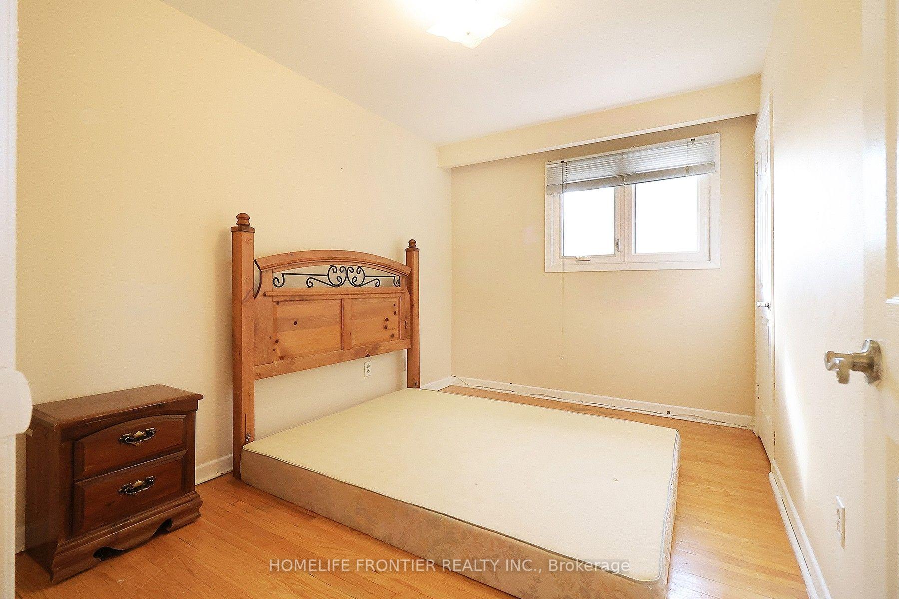 Photo 15 of 334 Rimilton Avenue, Etobicoke, Alderwood — HOMEH