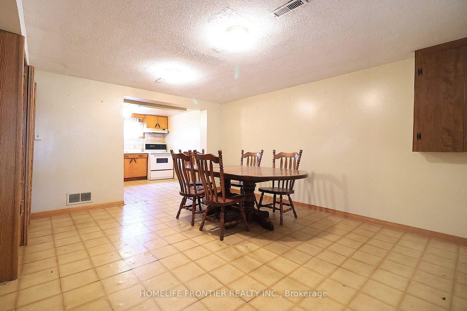 Photo 16 of 334 Rimilton Avenue, Etobicoke, Alderwood — HOMEH
