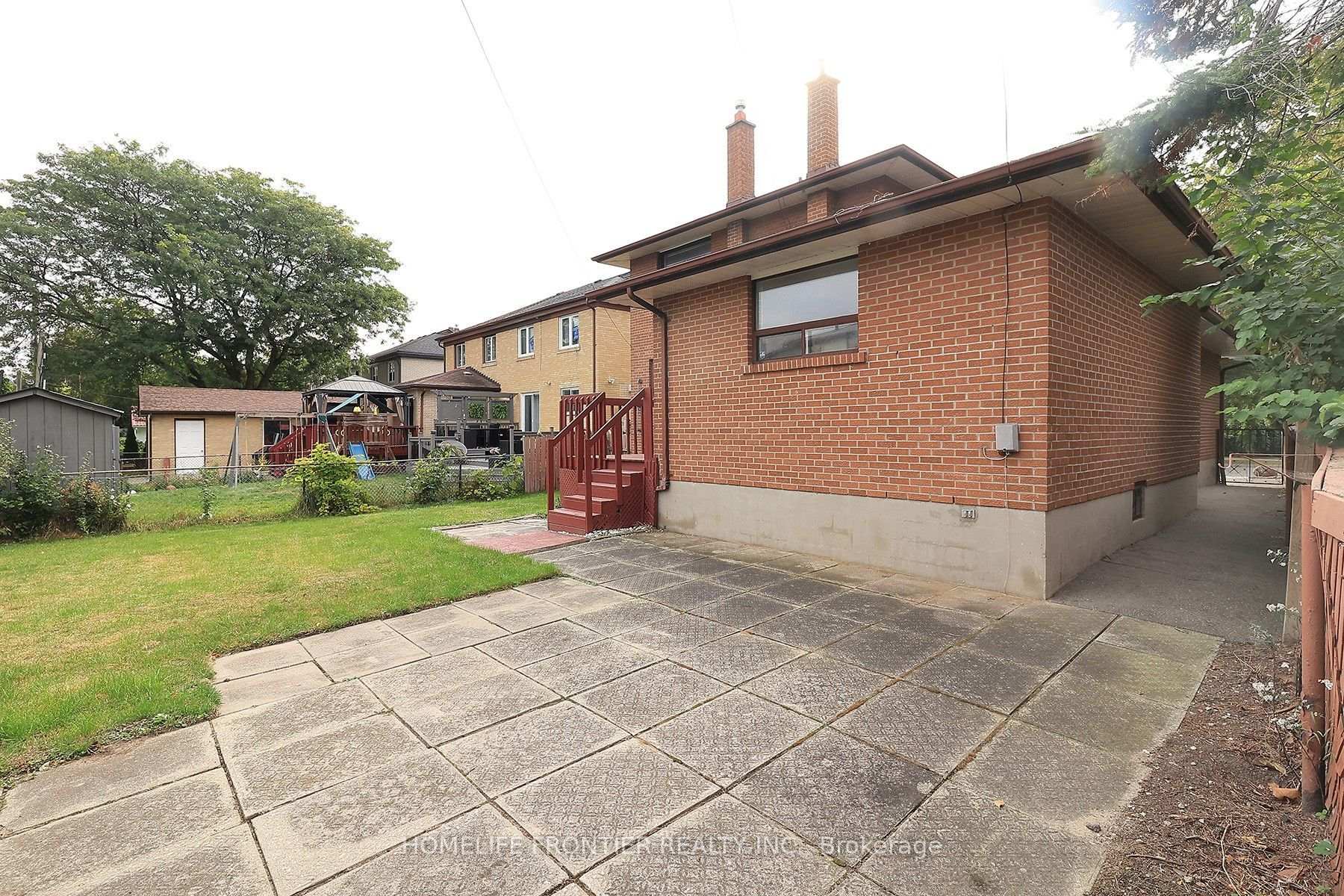 Photo 23 of 334 Rimilton Avenue, Etobicoke, Alderwood — HOMEH