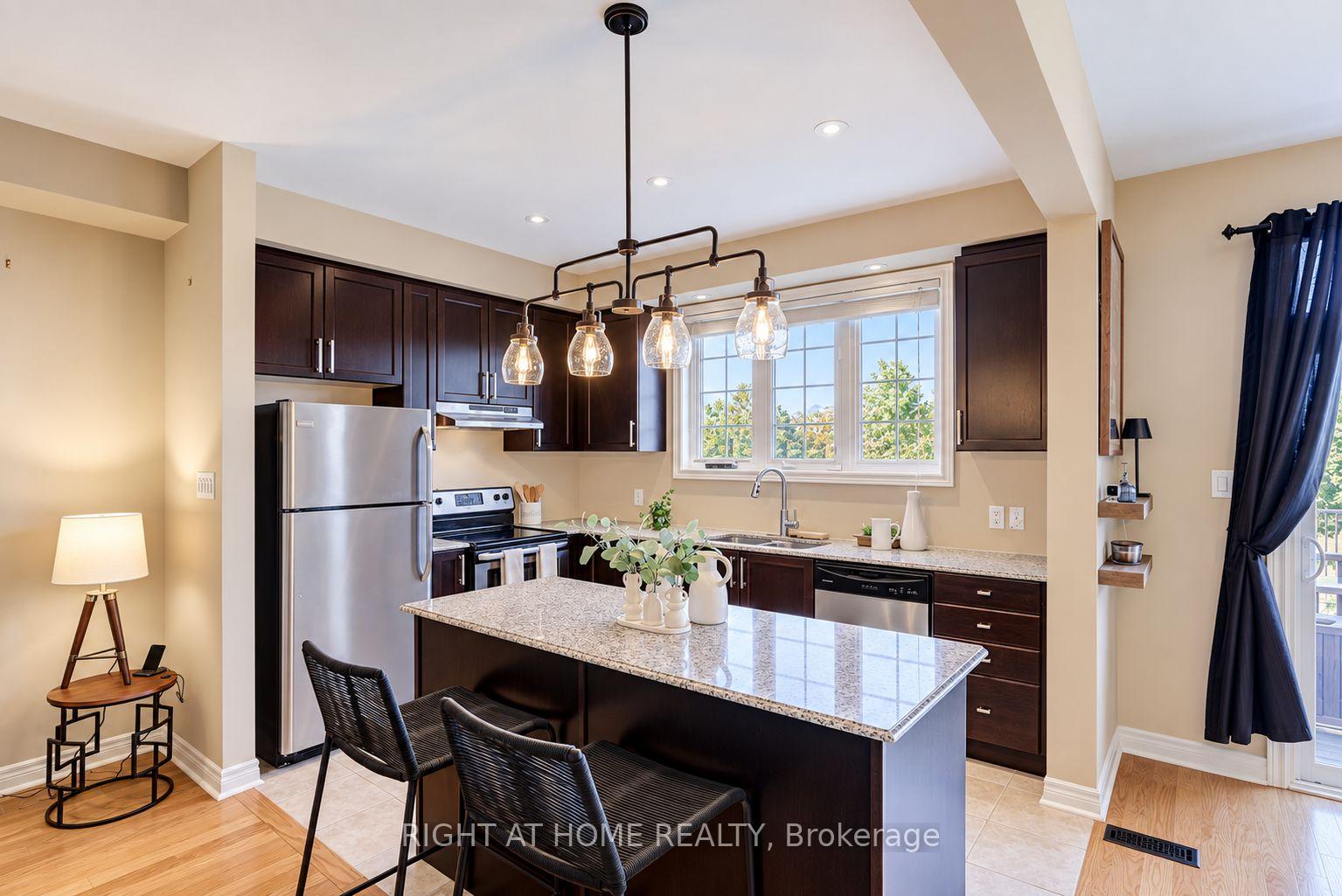 Photo 3 of 27 Fallis Crescent, Caledon, Caledon East — HOMEH