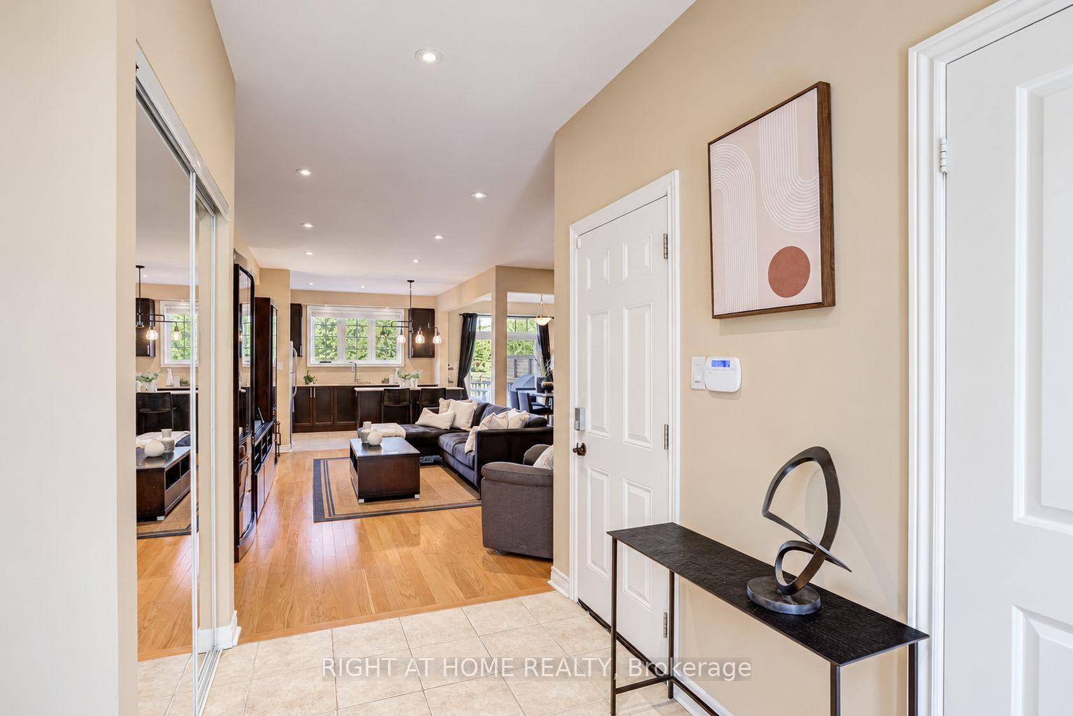 Photo 10 of 27 Fallis Crescent, Caledon, Caledon East — HOMEH