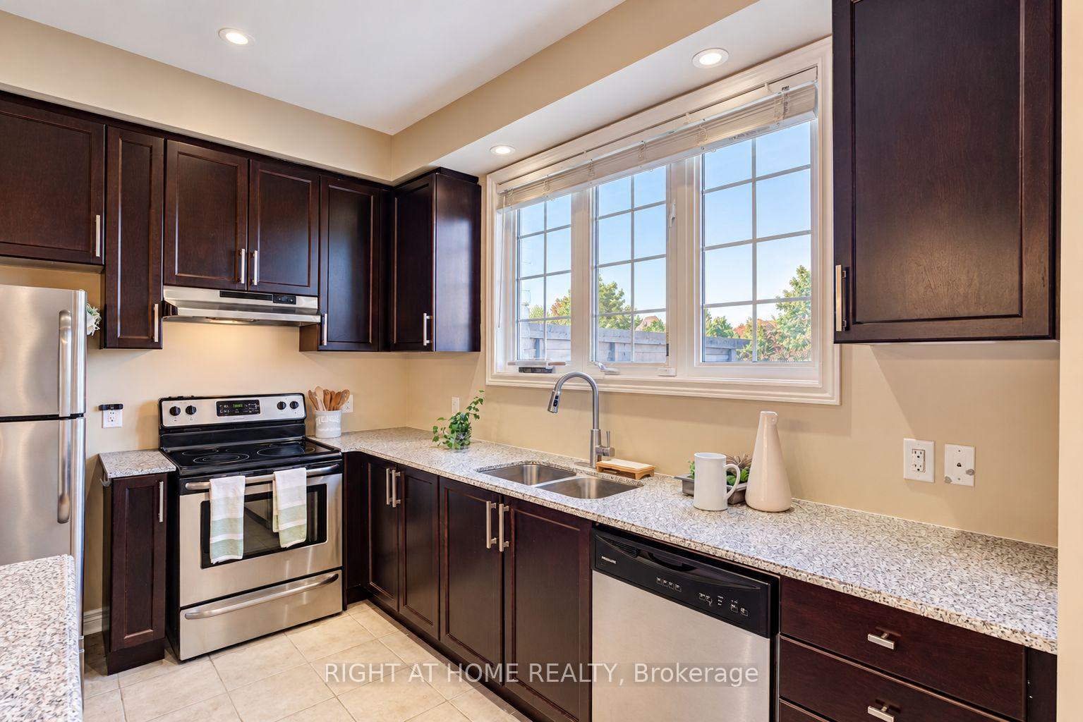 Photo 14 of 27 Fallis Crescent, Caledon, Caledon East — HOMEH