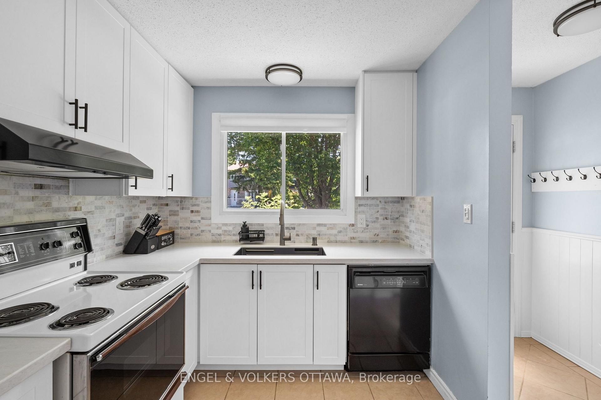 Photo 5 of 51 Morton Drive, Ottawa, Kanata - Glencairn/Hazeldean — HOMEH