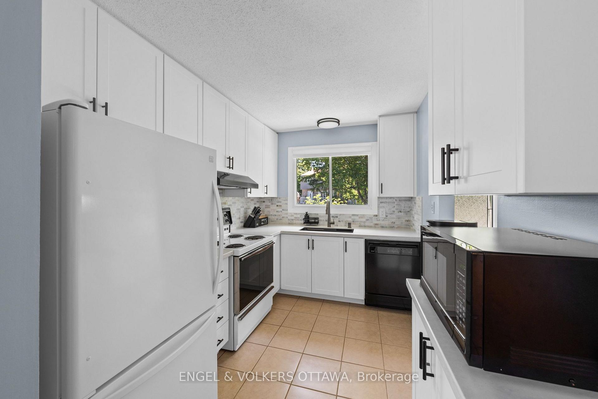 Photo 6 of 51 Morton Drive, Ottawa, Kanata - Glencairn/Hazeldean — HOMEH