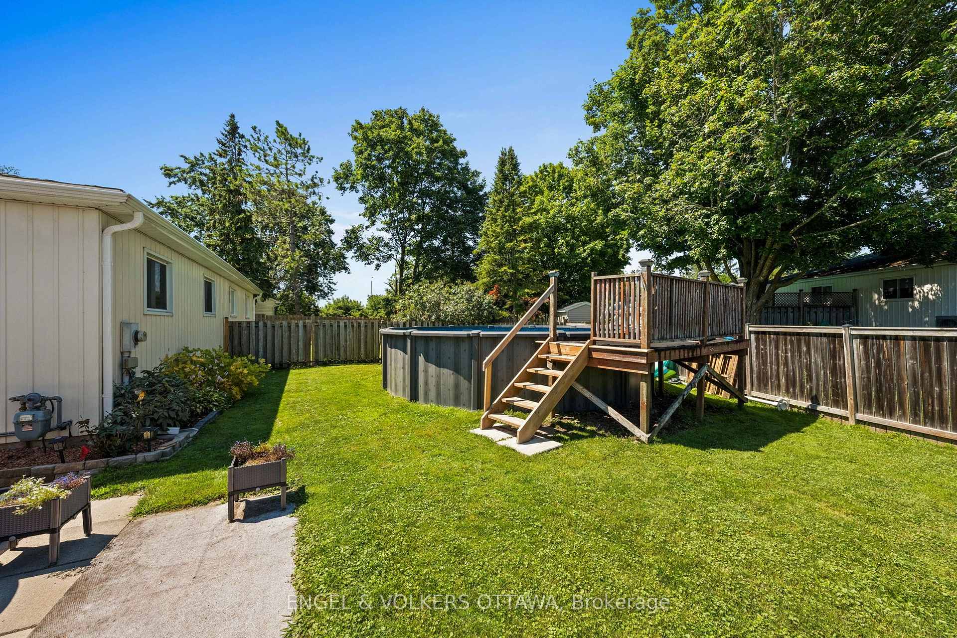Photo 23 of 51 Morton Drive, Ottawa, Kanata - Glencairn/Hazeldean — HOMEH