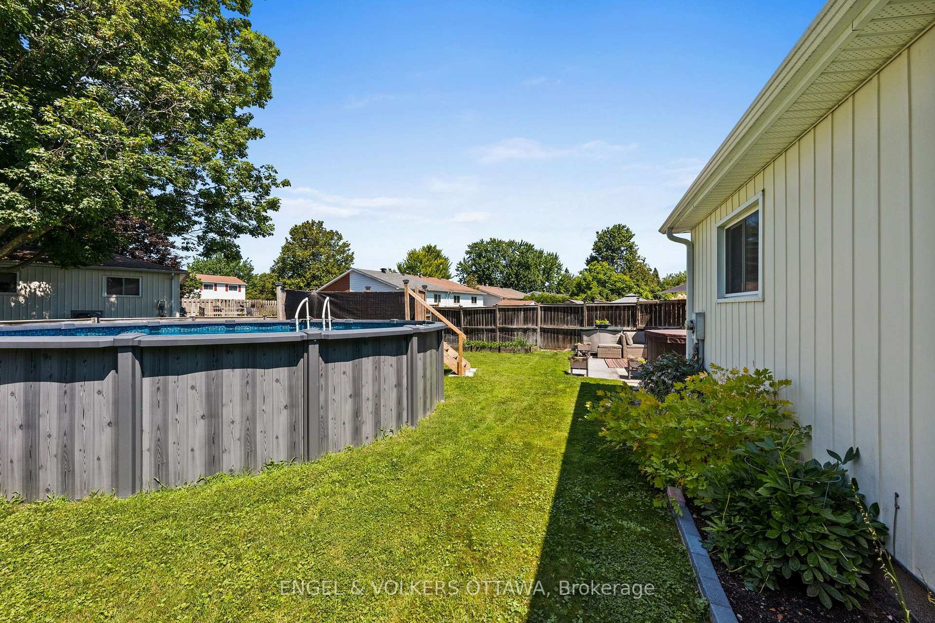 Photo 24 of 51 Morton Drive, Ottawa, Kanata - Glencairn/Hazeldean — HOMEH
