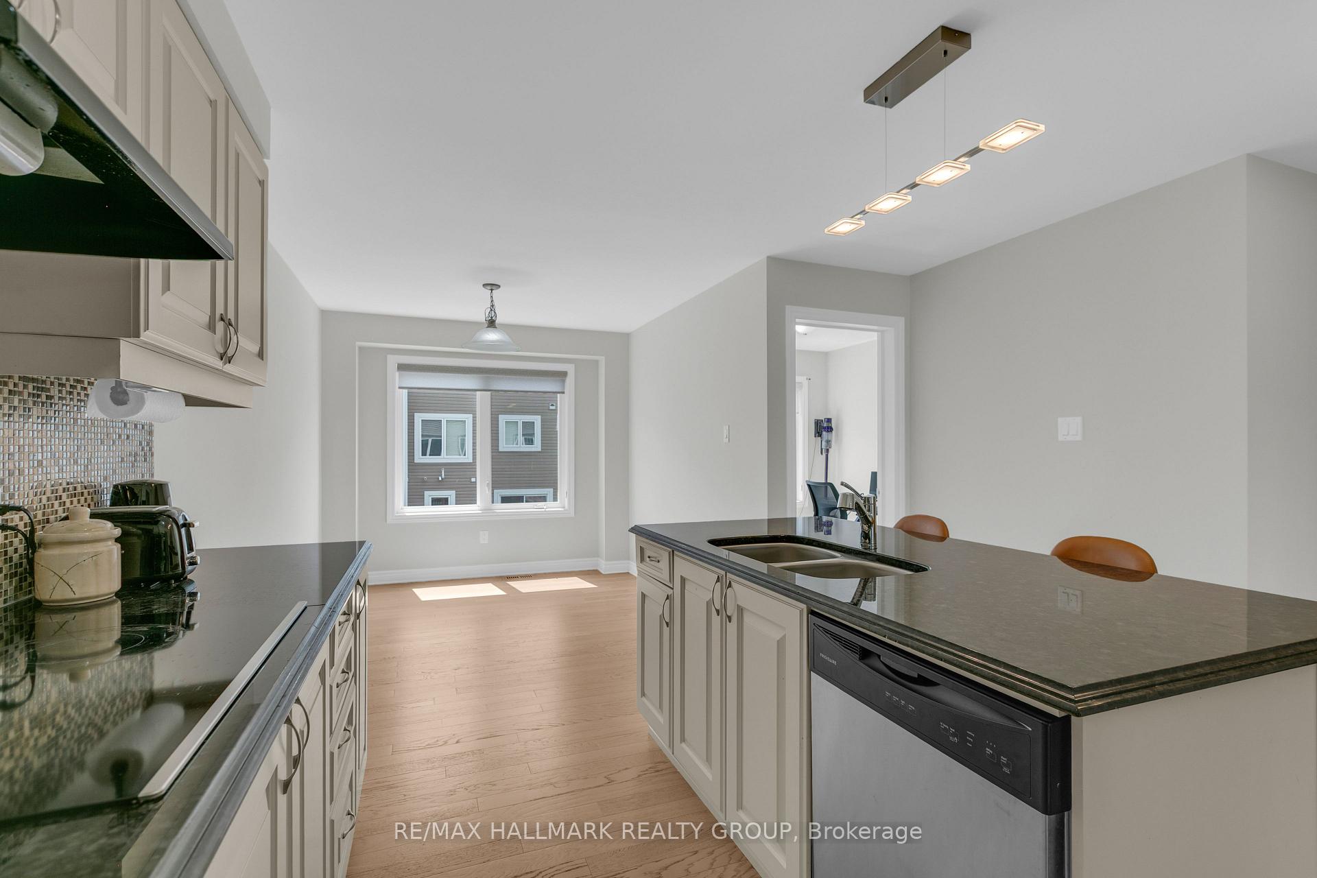 Photo 12 of 167 Gelderland Private, Ottawa, Kanata - Emerald Meadows/Trailwest — HOMEH