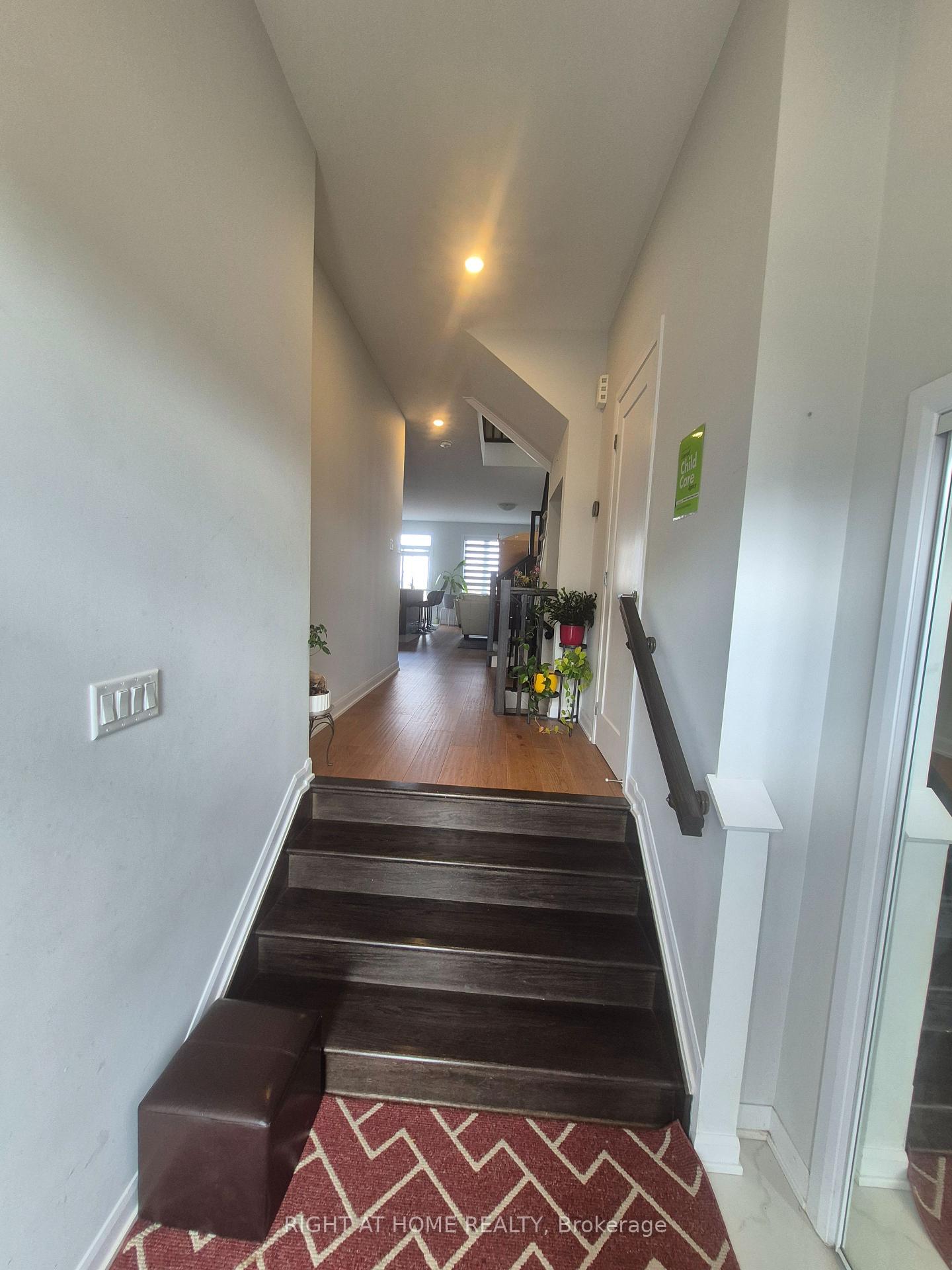 Photo 4 of 700 Fairline Row, Ottawa, Kanata - Emerald Meadows/Trailwest — HOMEH