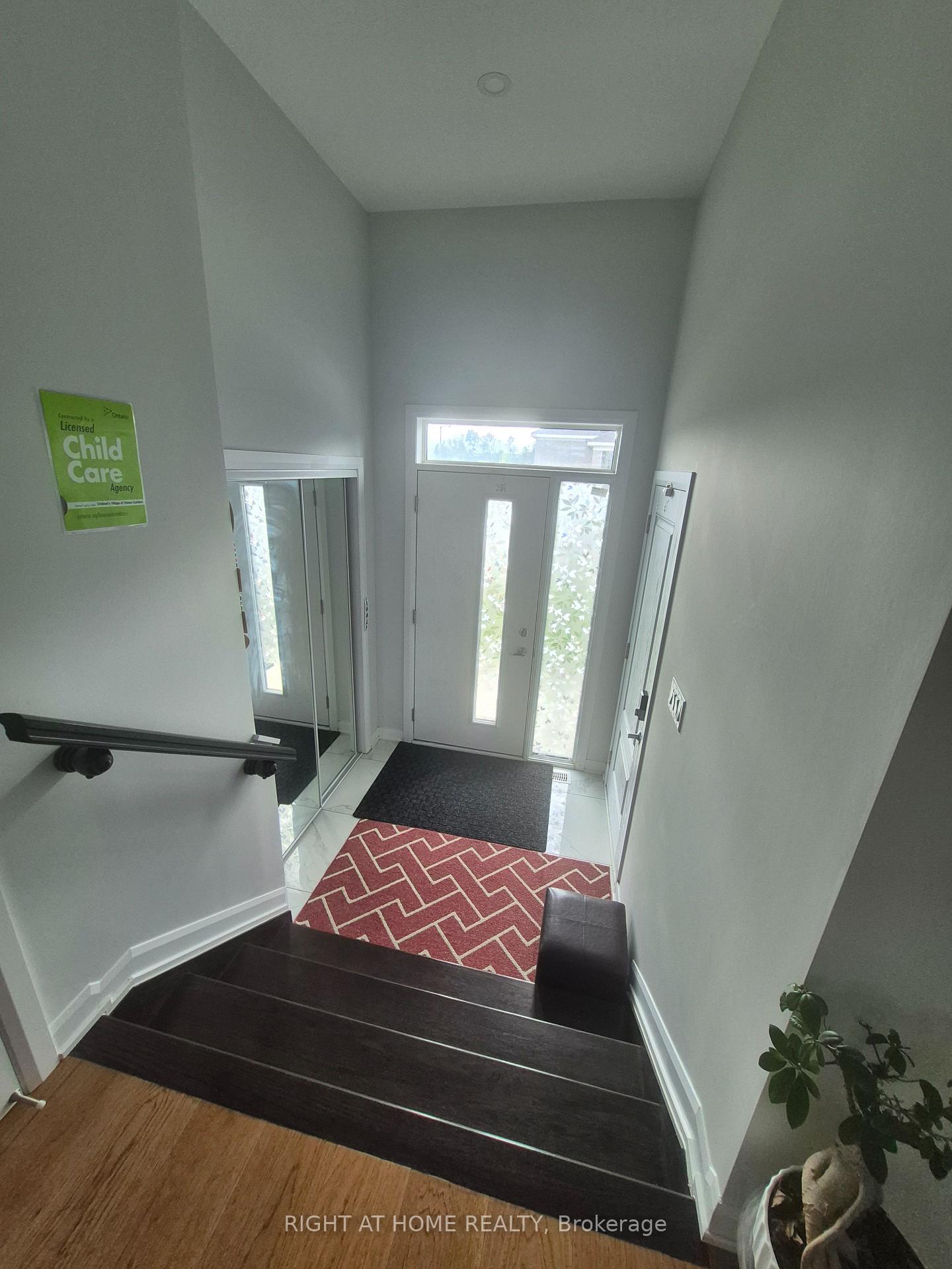 Photo 5 of 700 Fairline Row, Ottawa, Kanata - Emerald Meadows/Trailwest — HOMEH