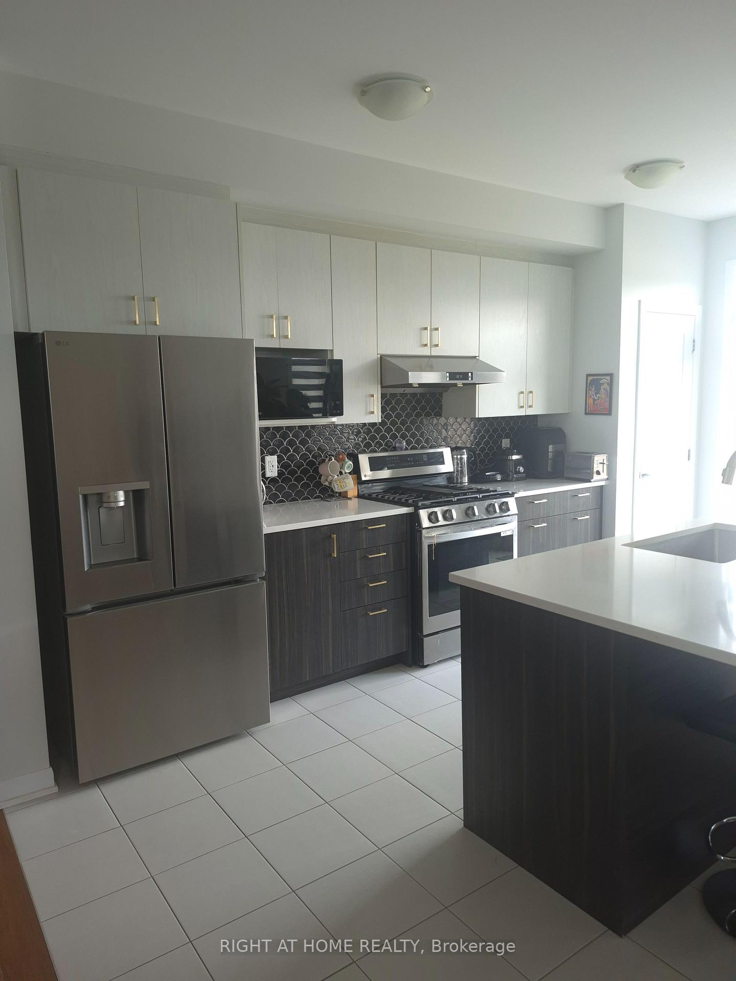 Photo 9 of 700 Fairline Row, Ottawa, Kanata - Emerald Meadows/Trailwest — HOMEH