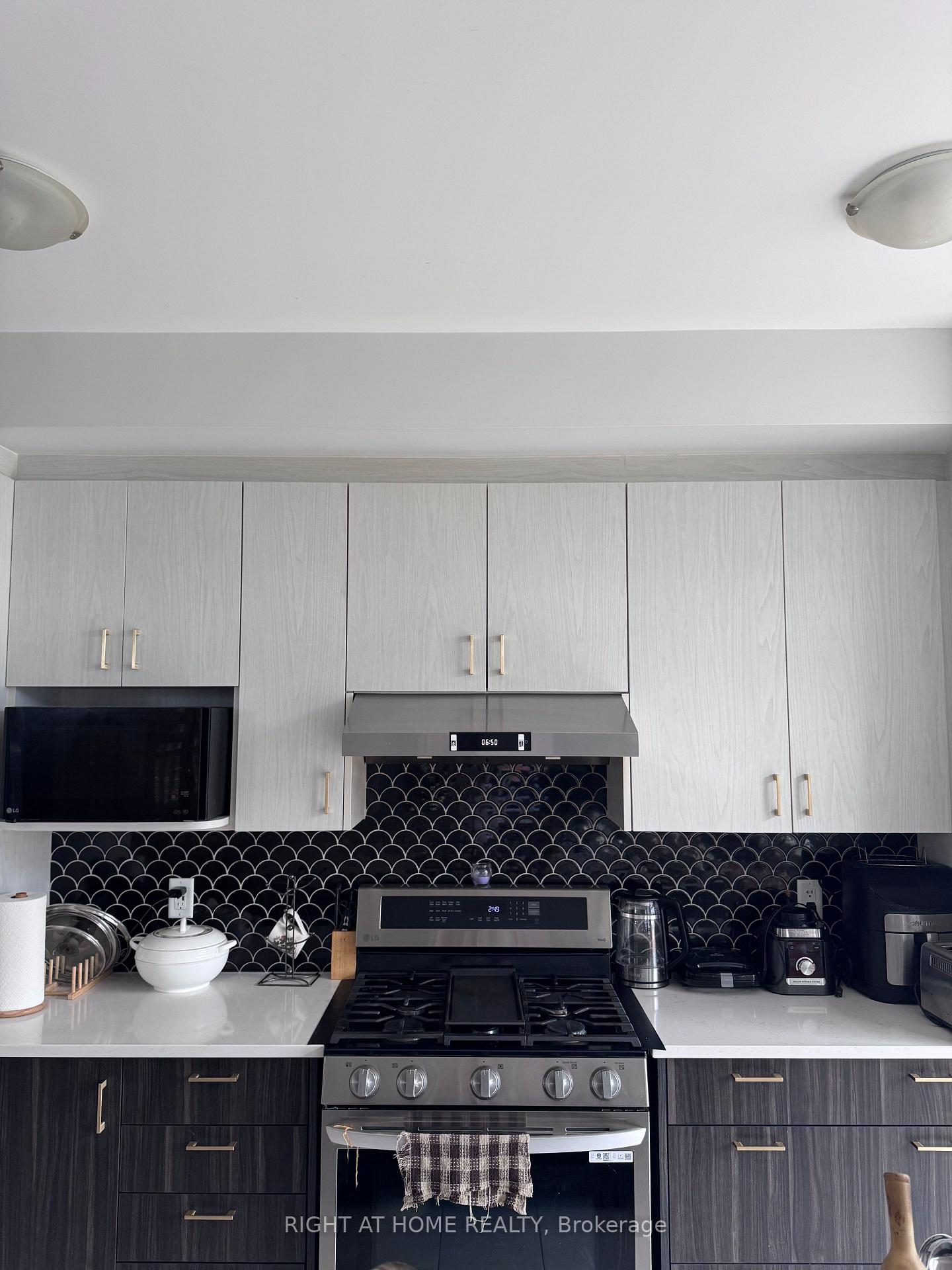 Photo 10 of 700 Fairline Row, Ottawa, Kanata - Emerald Meadows/Trailwest — HOMEH