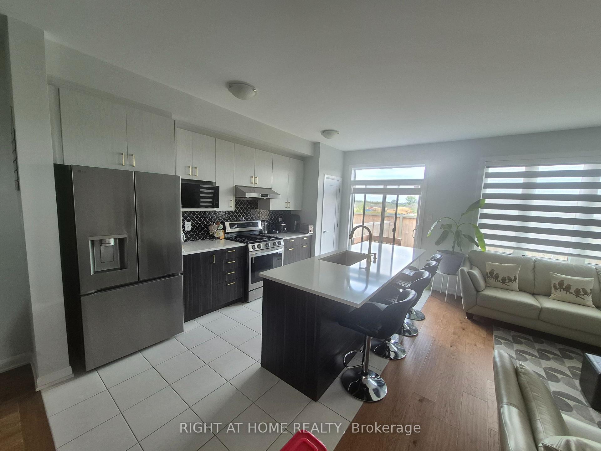 Photo 11 of 700 Fairline Row, Ottawa, Kanata - Emerald Meadows/Trailwest — HOMEH