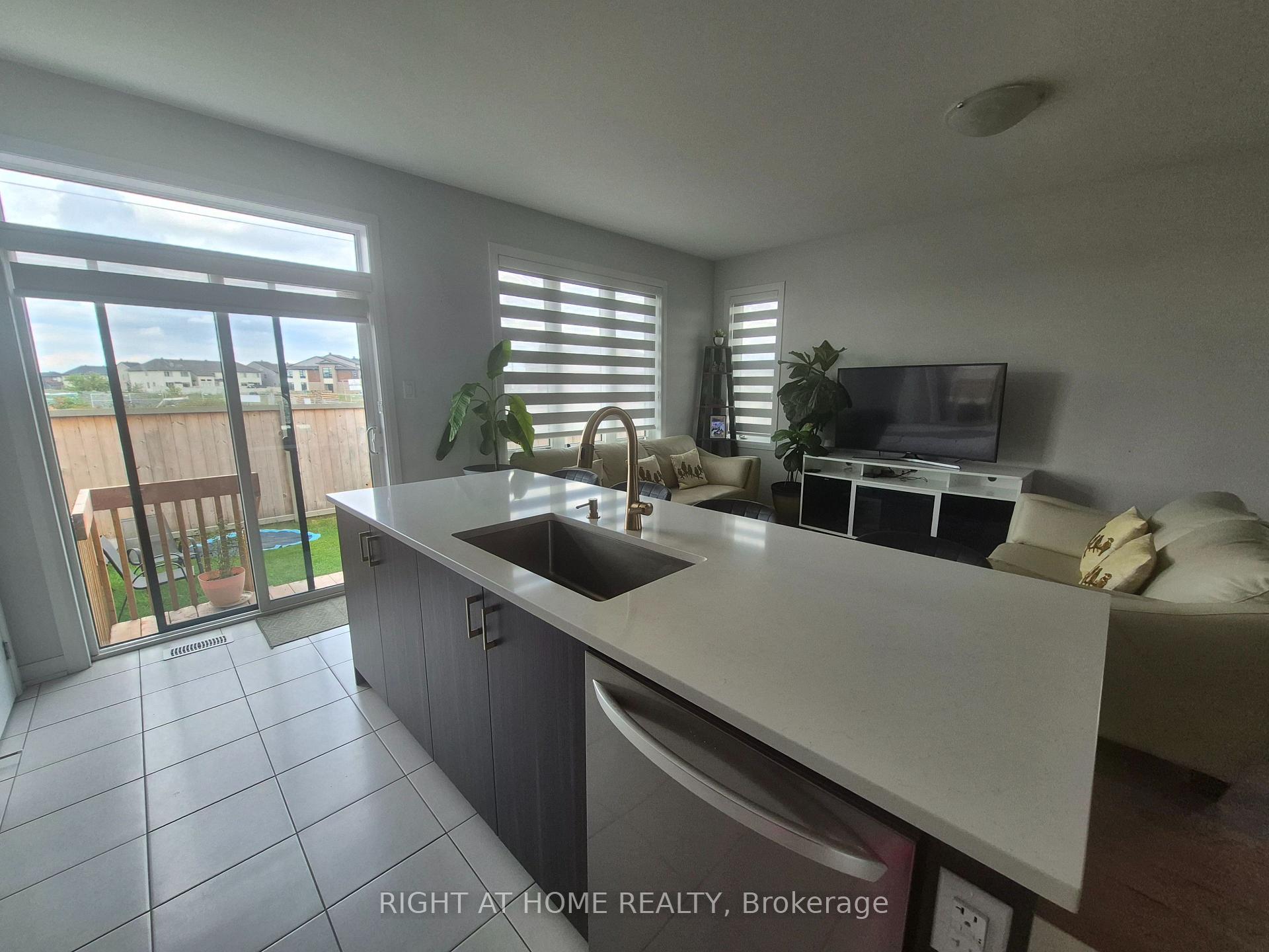 Photo 12 of 700 Fairline Row, Ottawa, Kanata - Emerald Meadows/Trailwest — HOMEH