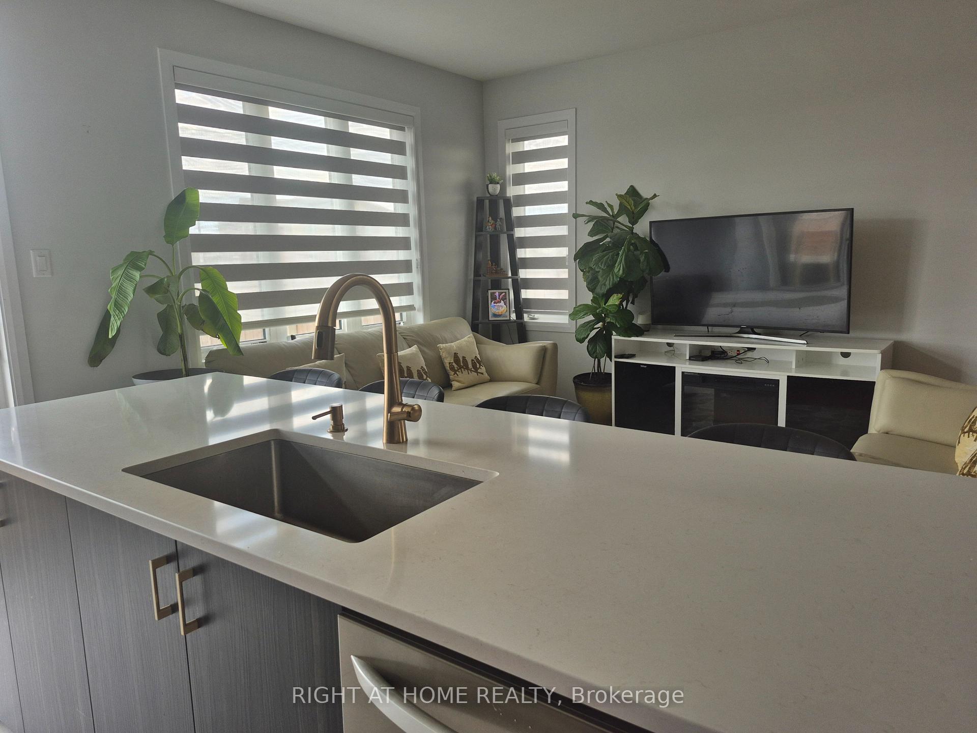 Photo 13 of 700 Fairline Row, Ottawa, Kanata - Emerald Meadows/Trailwest — HOMEH