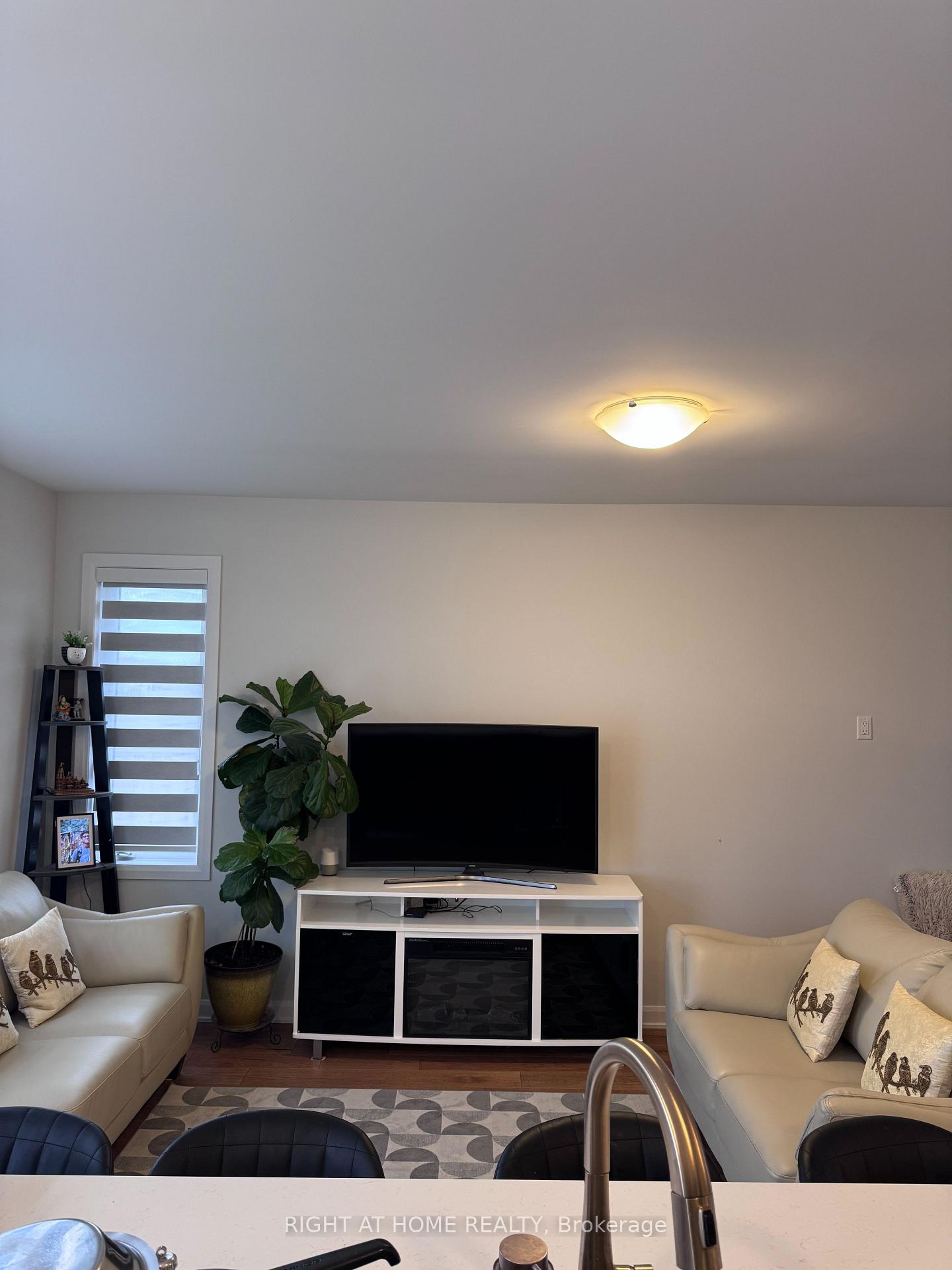Photo 14 of 700 Fairline Row, Ottawa, Kanata - Emerald Meadows/Trailwest — HOMEH