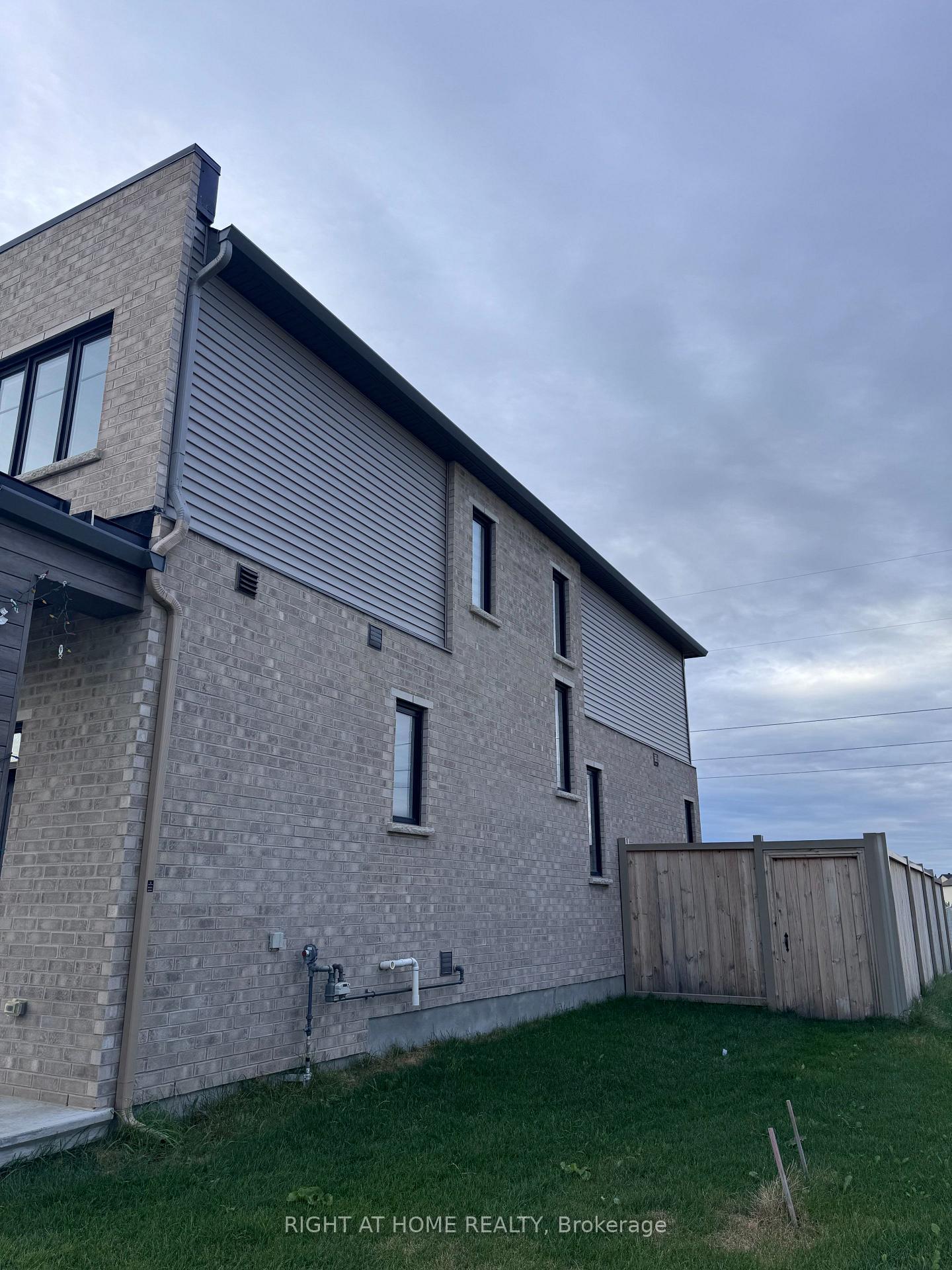 Photo 35 of 700 Fairline Row, Ottawa, Kanata - Emerald Meadows/Trailwest — HOMEH
