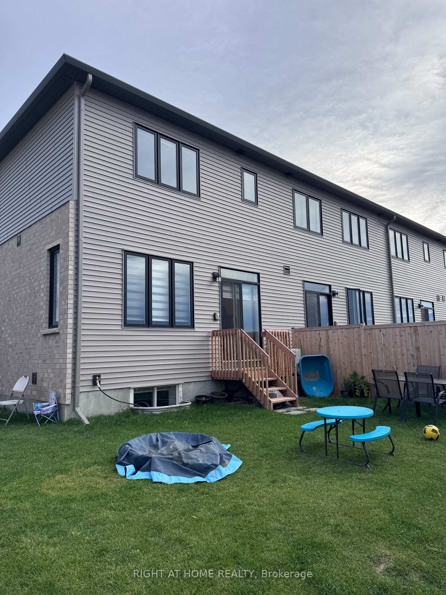 Photo 38 of 700 Fairline Row, Ottawa, Kanata - Emerald Meadows/Trailwest — HOMEH