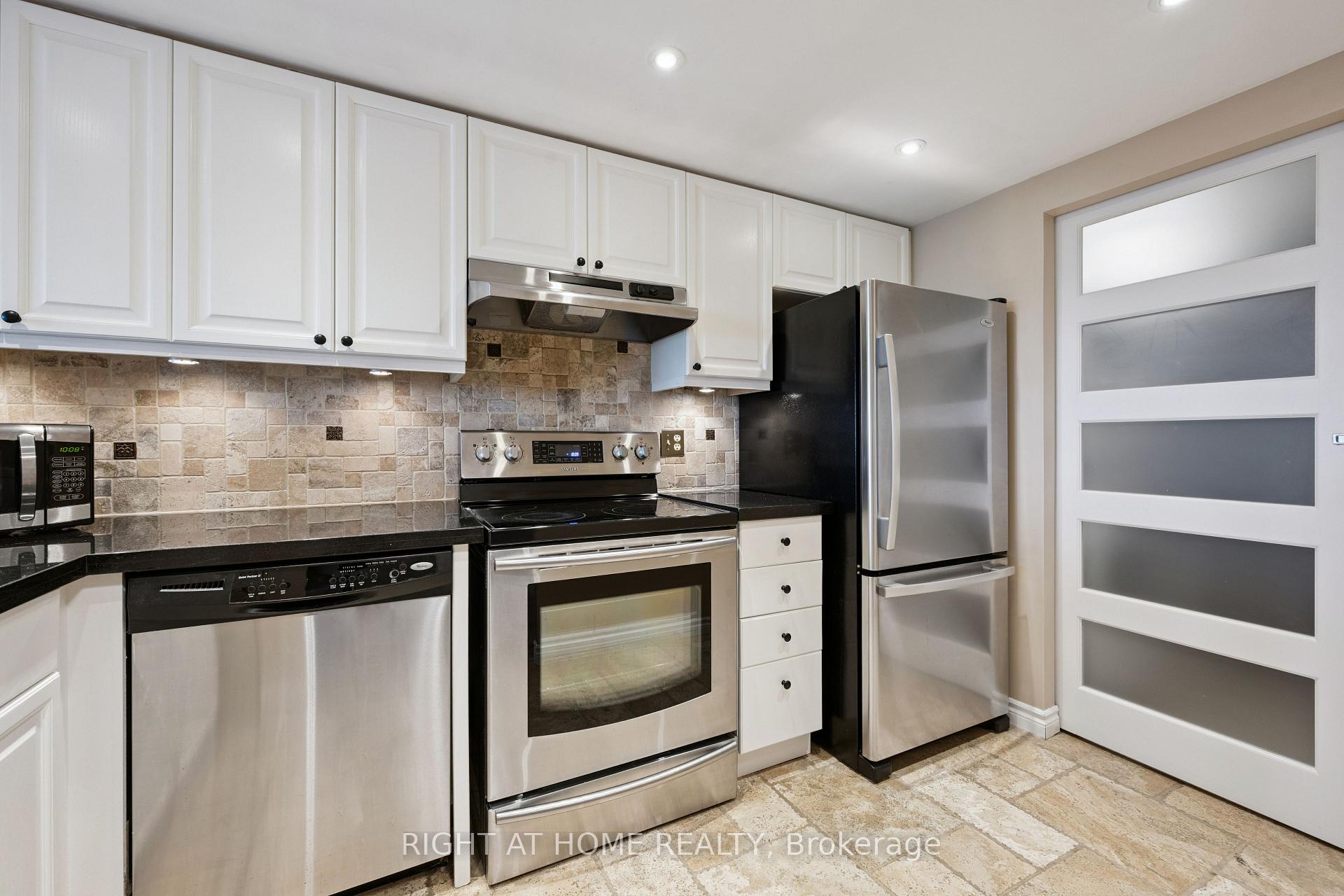 Photo 5 of Unit 1217, 268 Ridley Boulevard, Toronto, Bedford Park-Nortown — HOMEH
