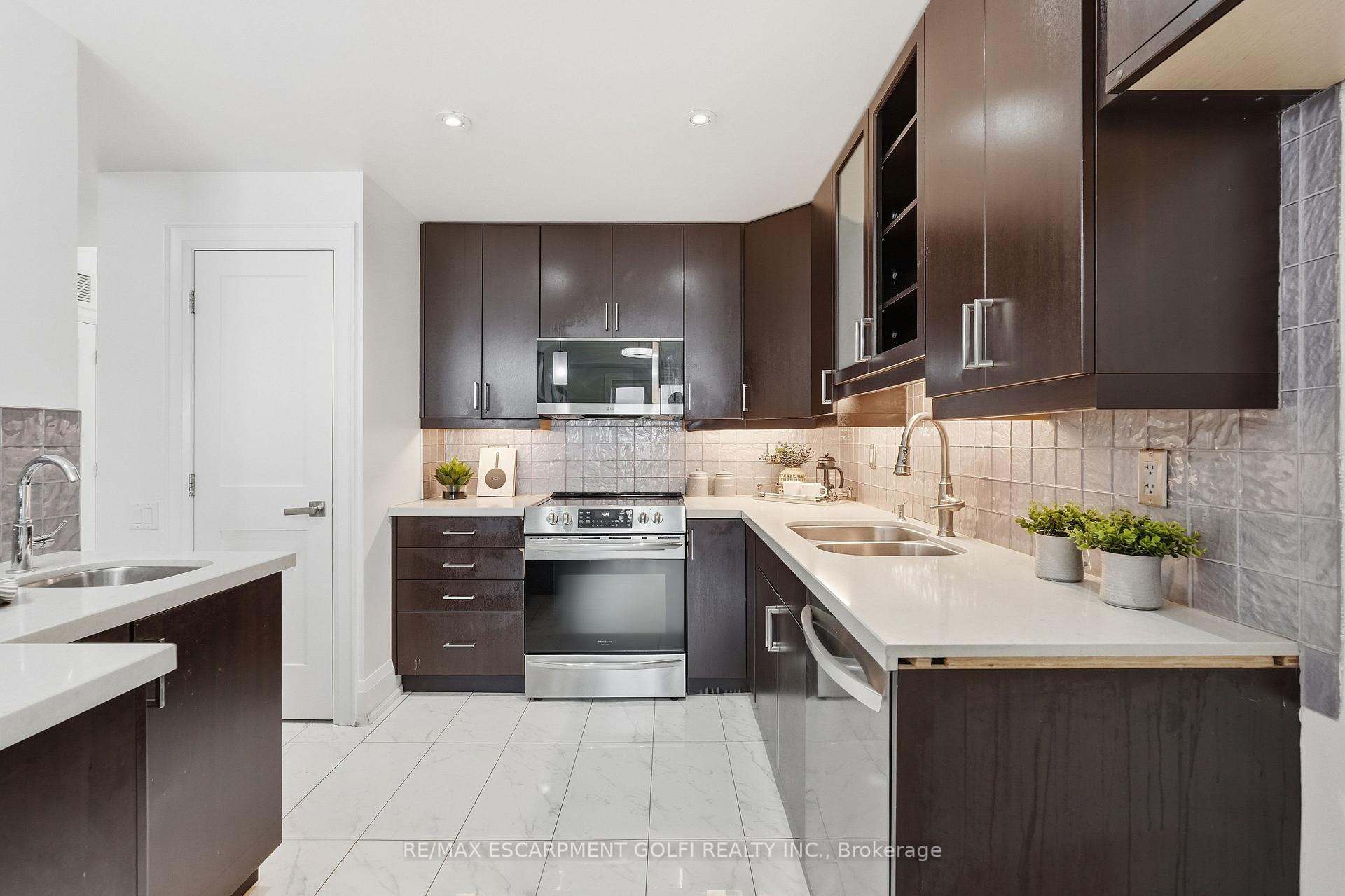 Photo 14 of Unit 203, 5340 Lakeshore Road, Burlington, Appleby — HOMEH