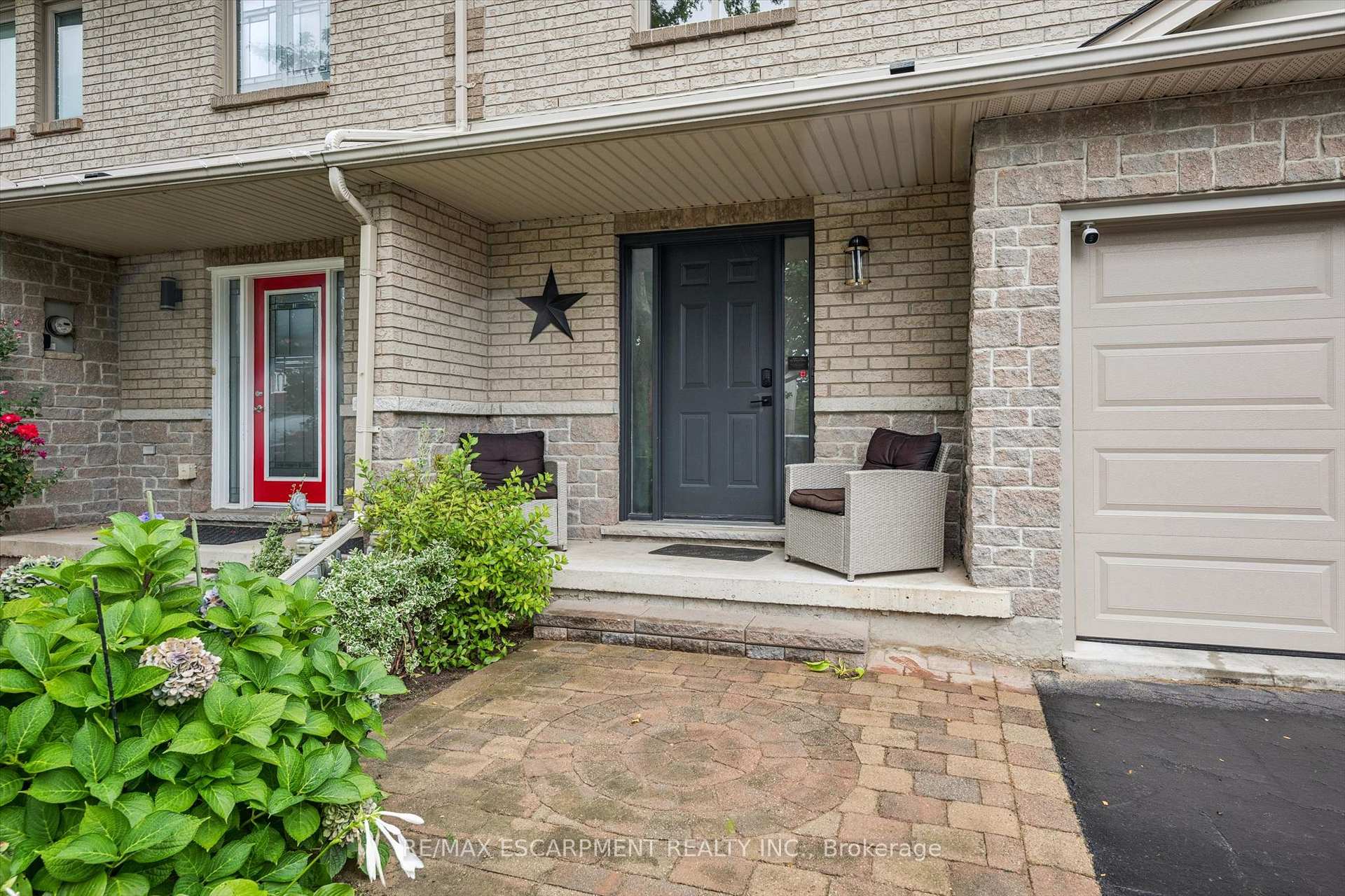 Photo 2 of 1261 Stephenson Drive, Burlington, LaSalle — HOMEH