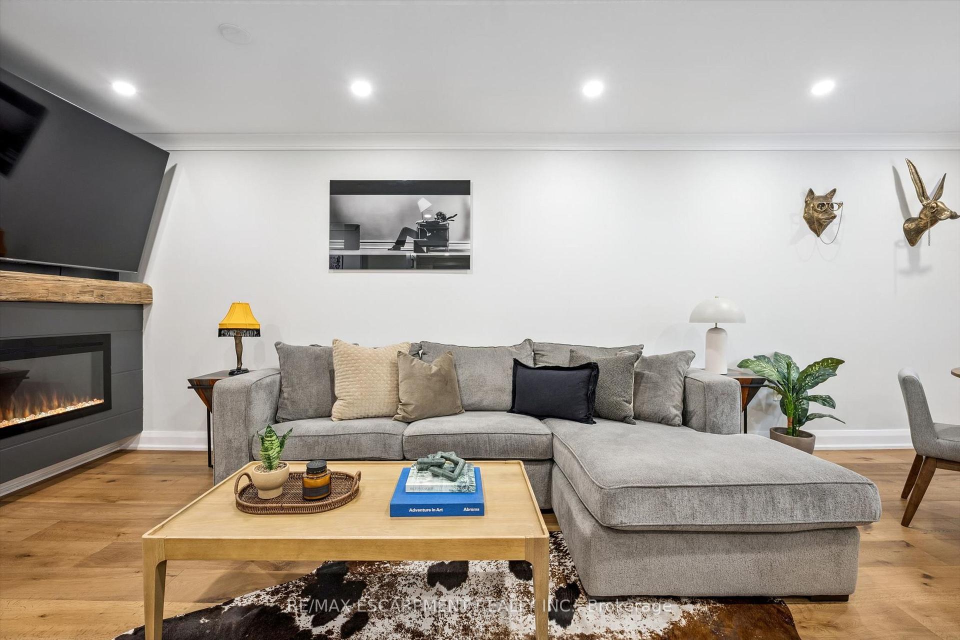 Photo 7 of 1261 Stephenson Drive, Burlington, LaSalle — HOMEH