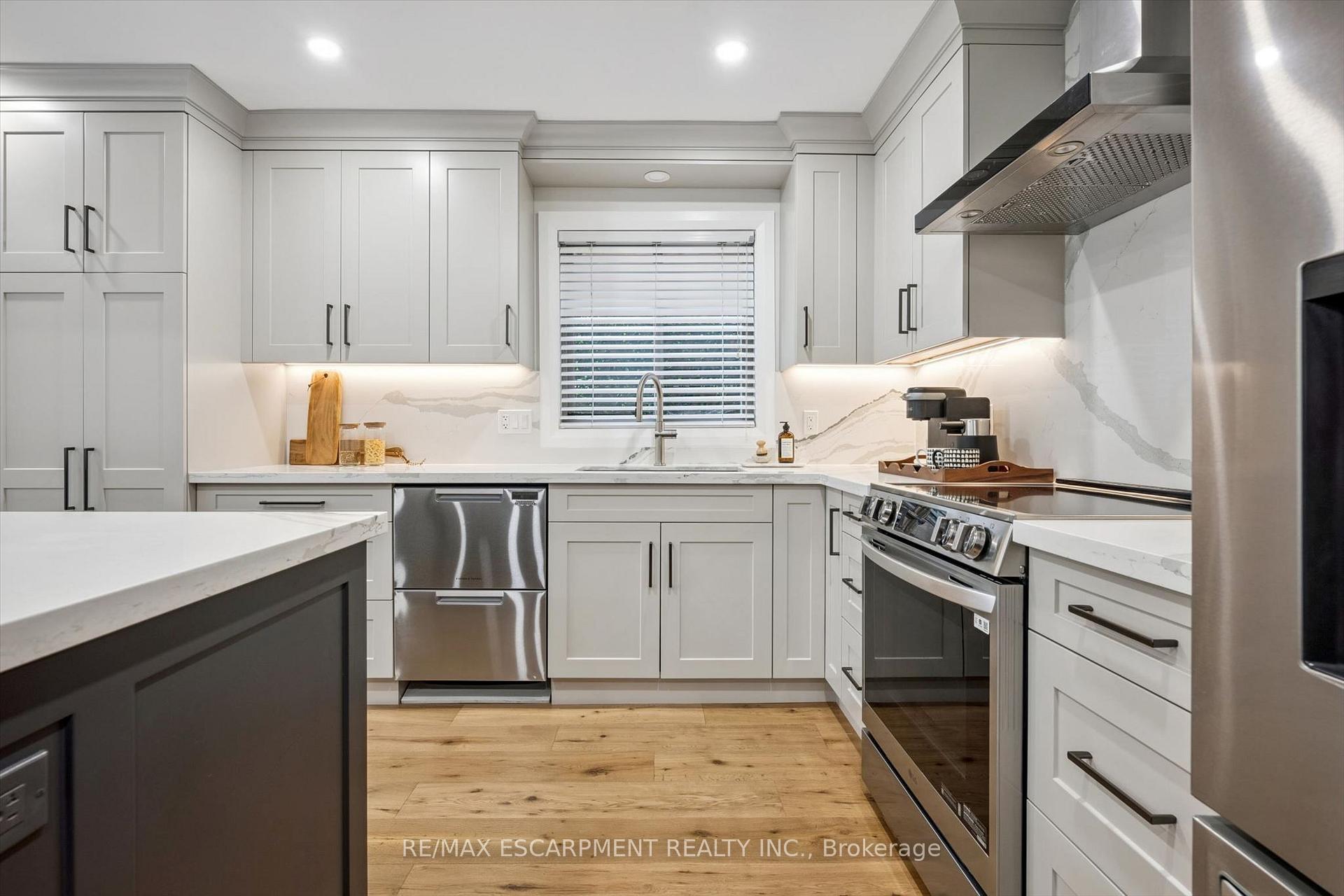 Photo 9 of 1261 Stephenson Drive, Burlington, LaSalle — HOMEH