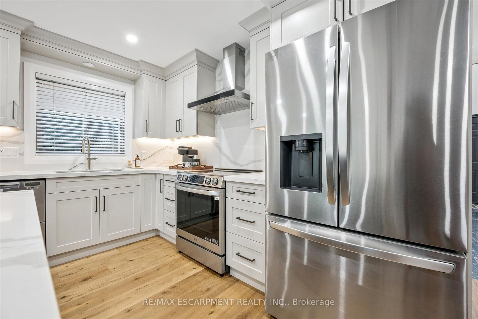 Photo 11 of 1261 Stephenson Drive, Burlington, LaSalle — HOMEH