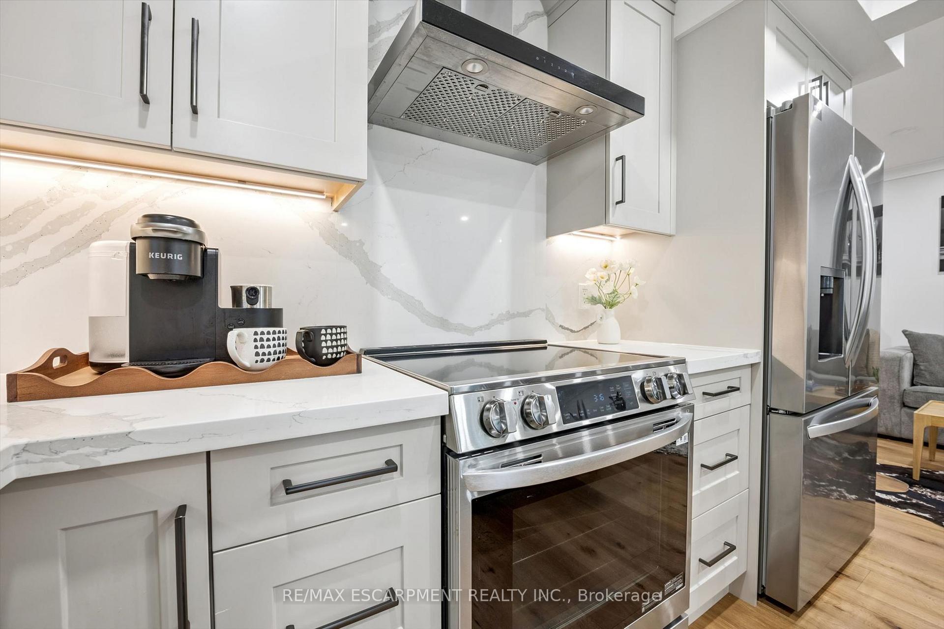 Photo 12 of 1261 Stephenson Drive, Burlington, LaSalle — HOMEH