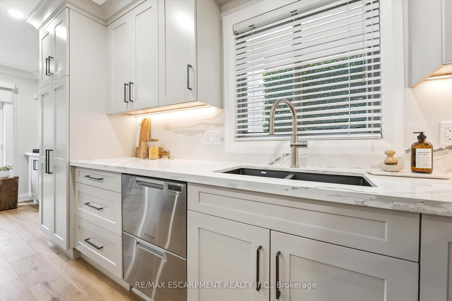 Photo 13 of 1261 Stephenson Drive, Burlington, LaSalle — HOMEH