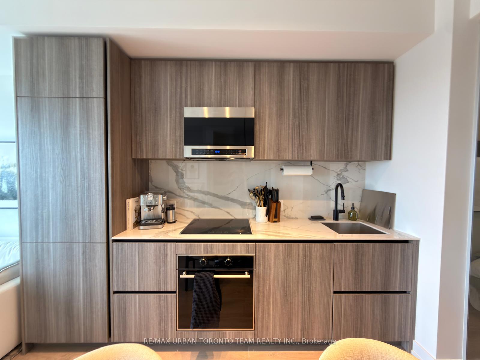 Photo 2 of Unit 3013, 127 Broadway Avenue, Toronto, Mount Pleasant West — HOMEH