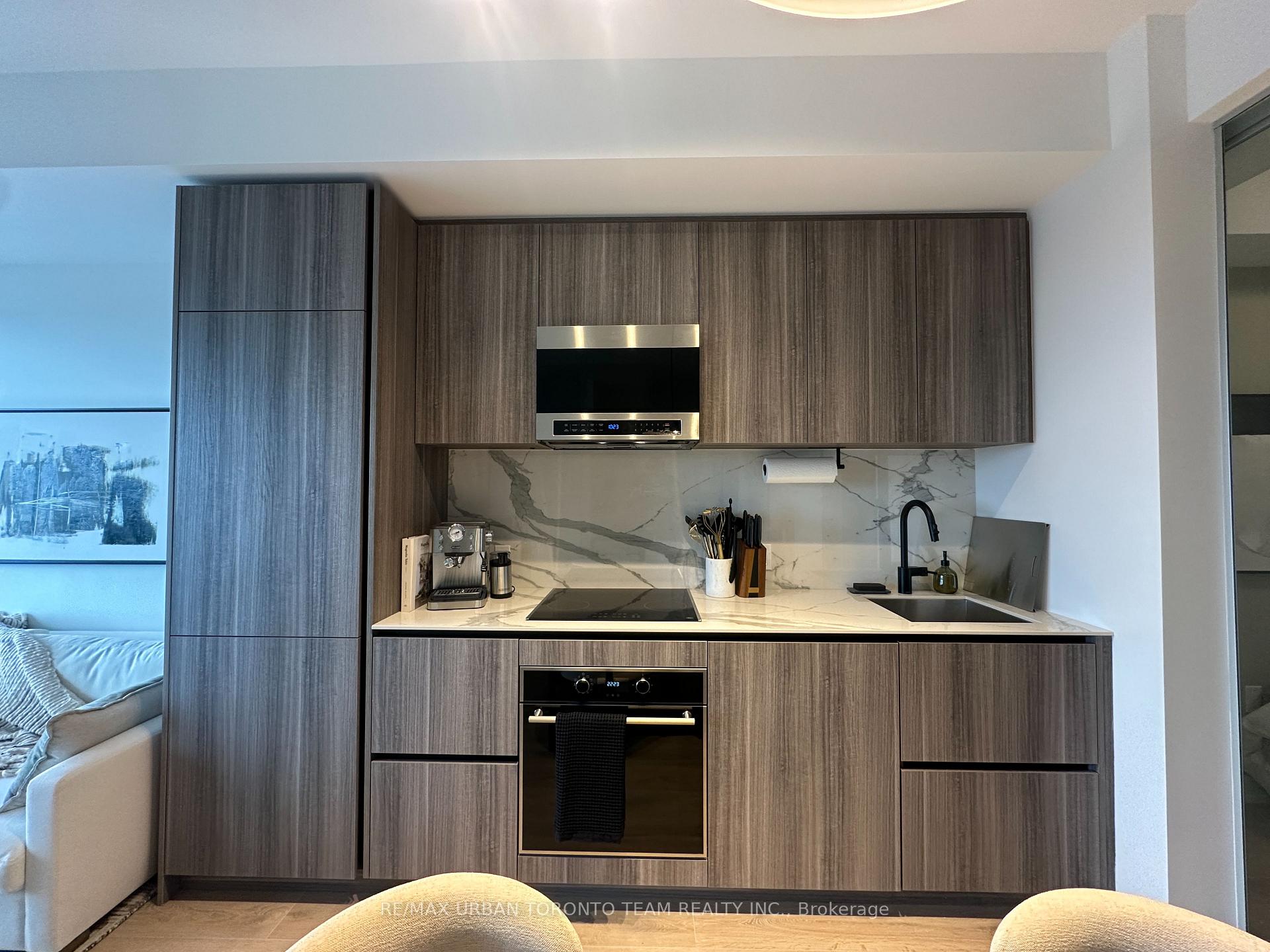 Photo 3 of Unit 3013, 127 Broadway Avenue, Toronto, Mount Pleasant West — HOMEH