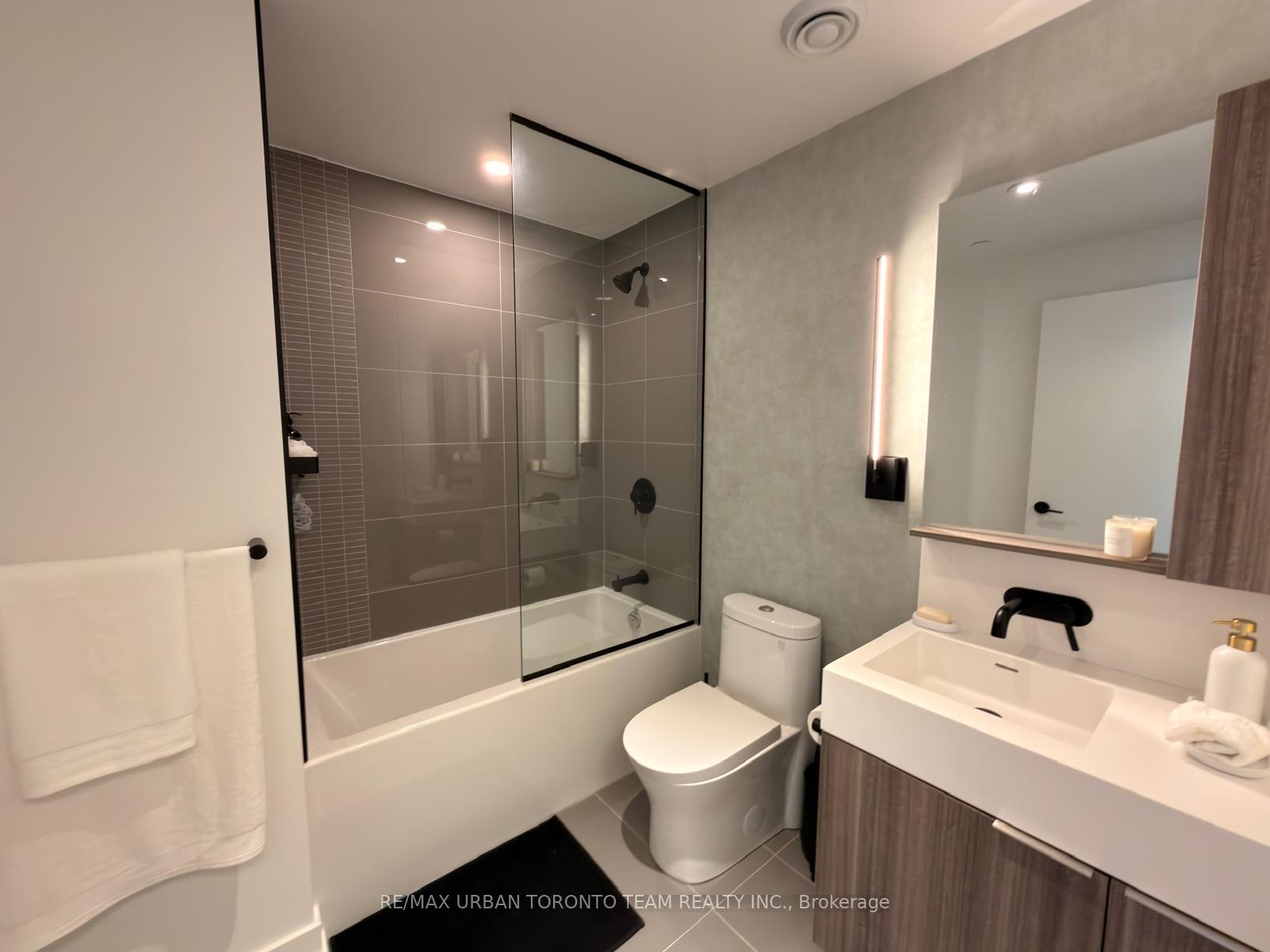 Photo 16 of Unit 3013, 127 Broadway Avenue, Toronto, Mount Pleasant West — HOMEH