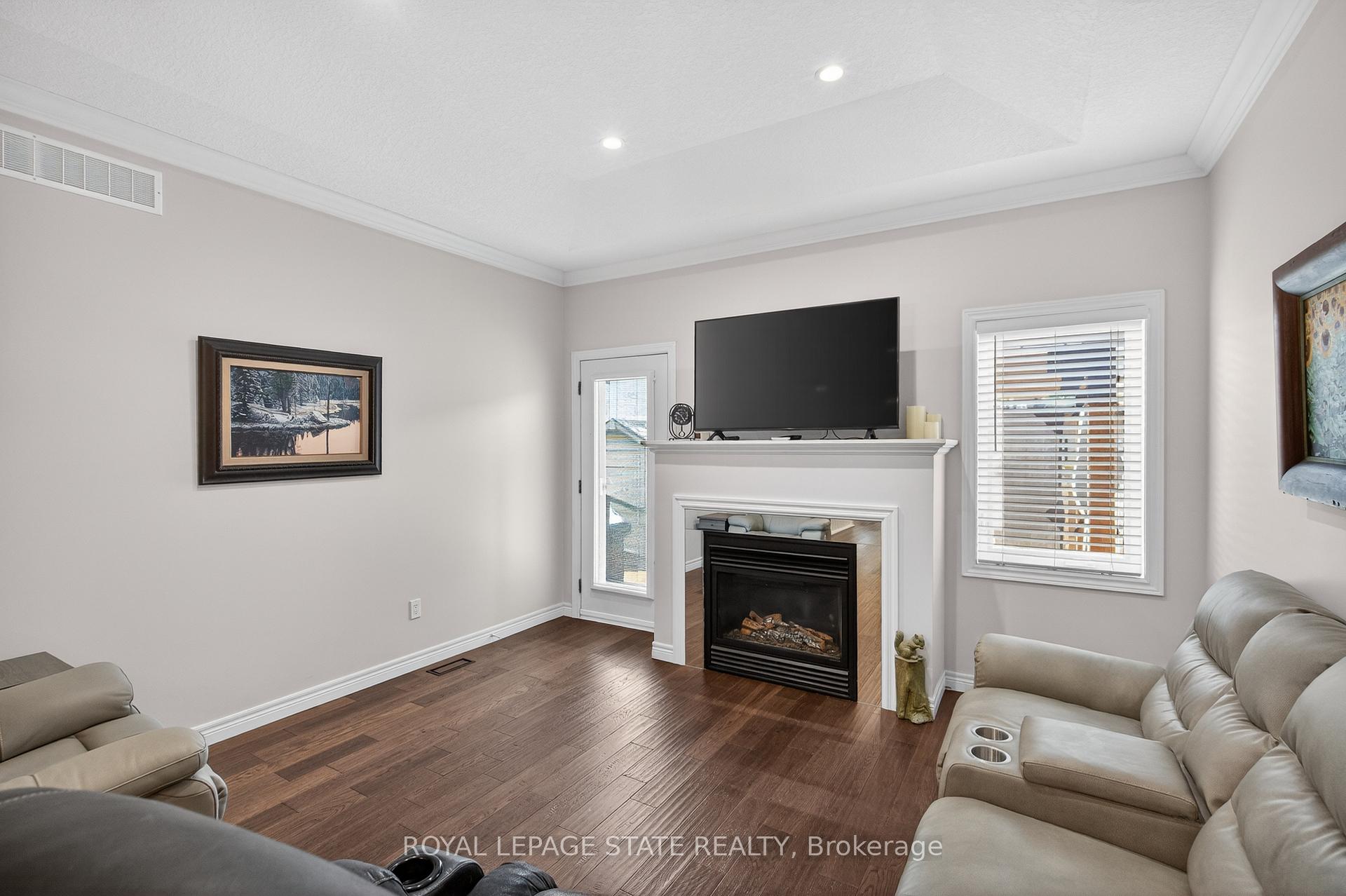 Photo 20 of 36 Banks Street, Brantford, Holmedale — HOMEH
