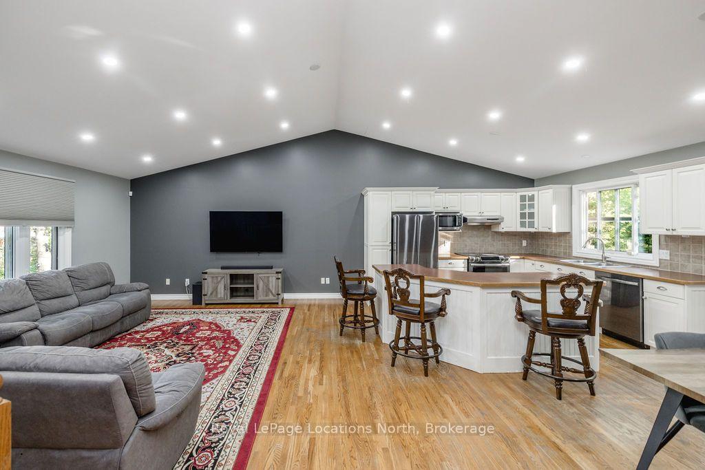 Photo 4 of 83 Crocus Drive, Wasaga Beach — HOMEH