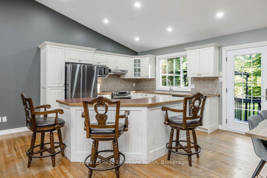 Photo 5 of 83 Crocus Drive, Wasaga Beach — HOMEH