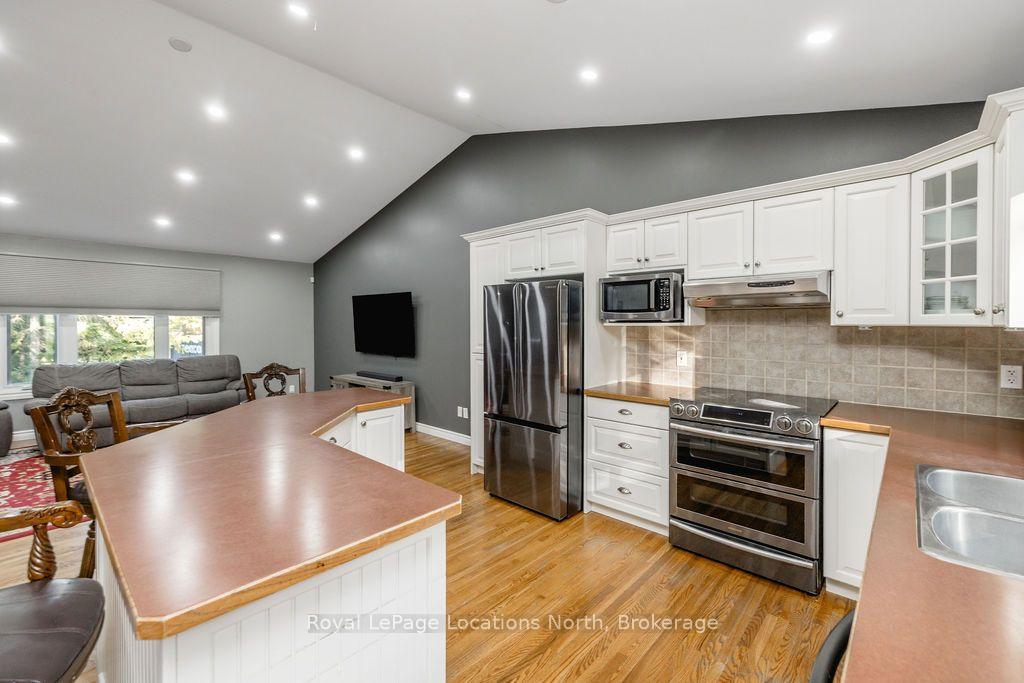 Photo 8 of 83 Crocus Drive, Wasaga Beach — HOMEH