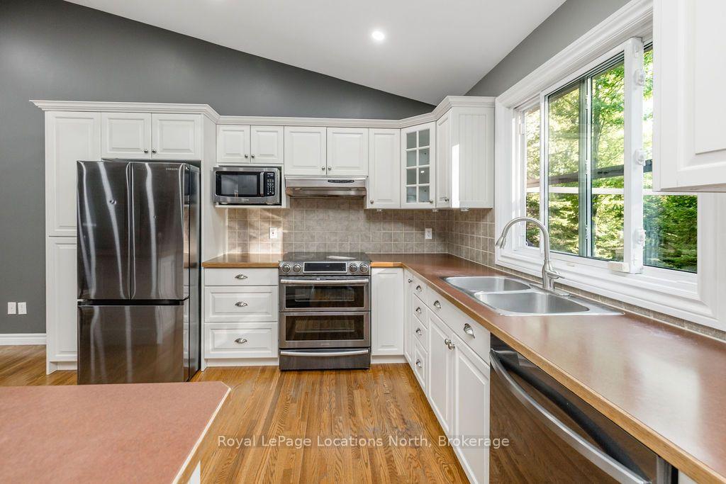 Photo 9 of 83 Crocus Drive, Wasaga Beach — HOMEH