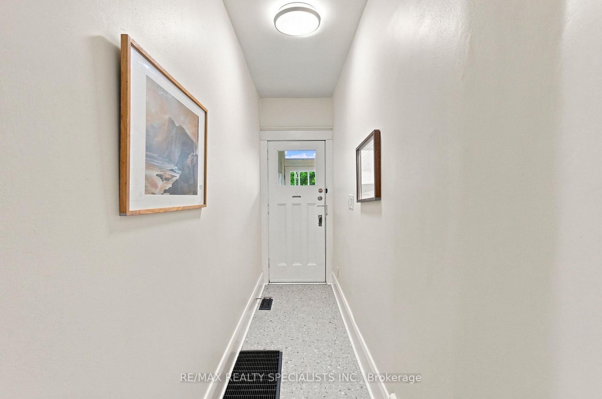 Photo 4 of 21 Mendel Avenue, Toronto, East End-Danforth — HOMEH