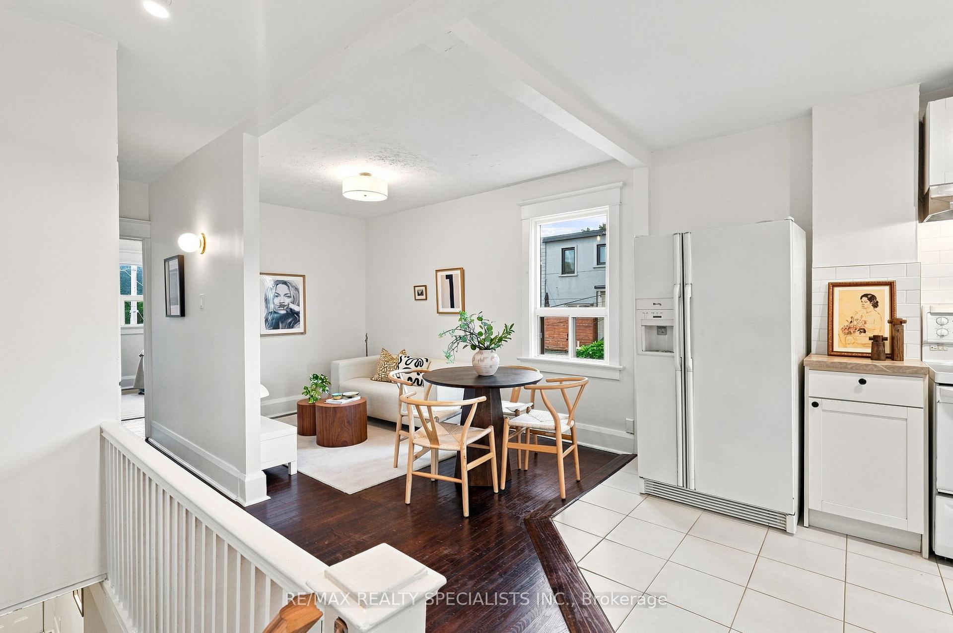 Photo 5 of 21 Mendel Avenue, Toronto, East End-Danforth — HOMEH
