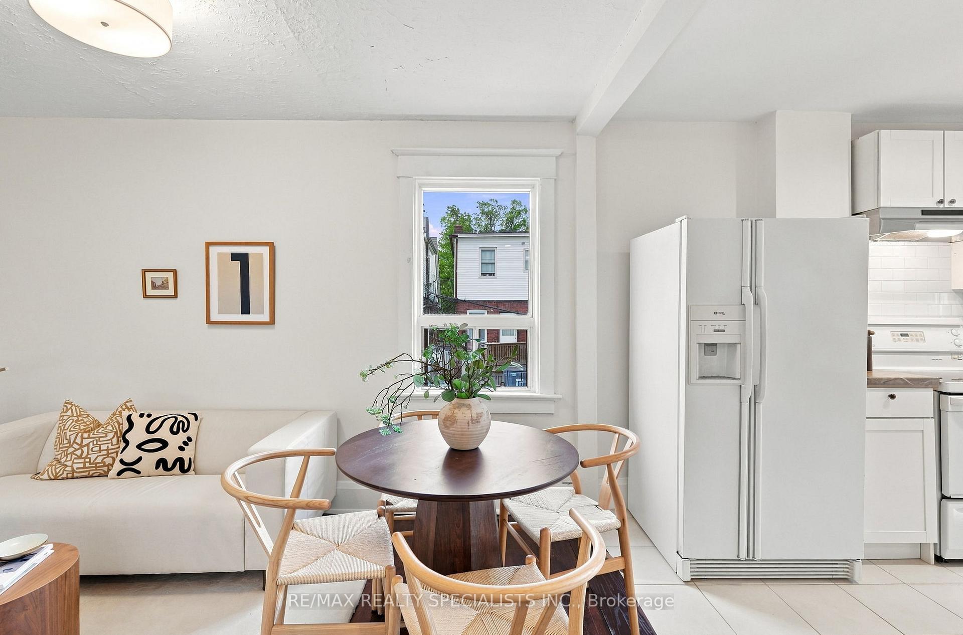 Photo 7 of 21 Mendel Avenue, Toronto, East End-Danforth — HOMEH