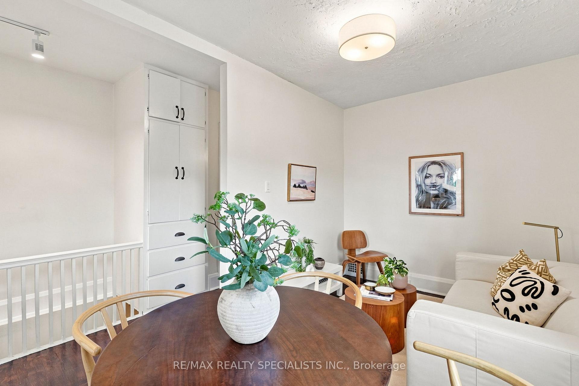 Photo 8 of 21 Mendel Avenue, Toronto, East End-Danforth — HOMEH