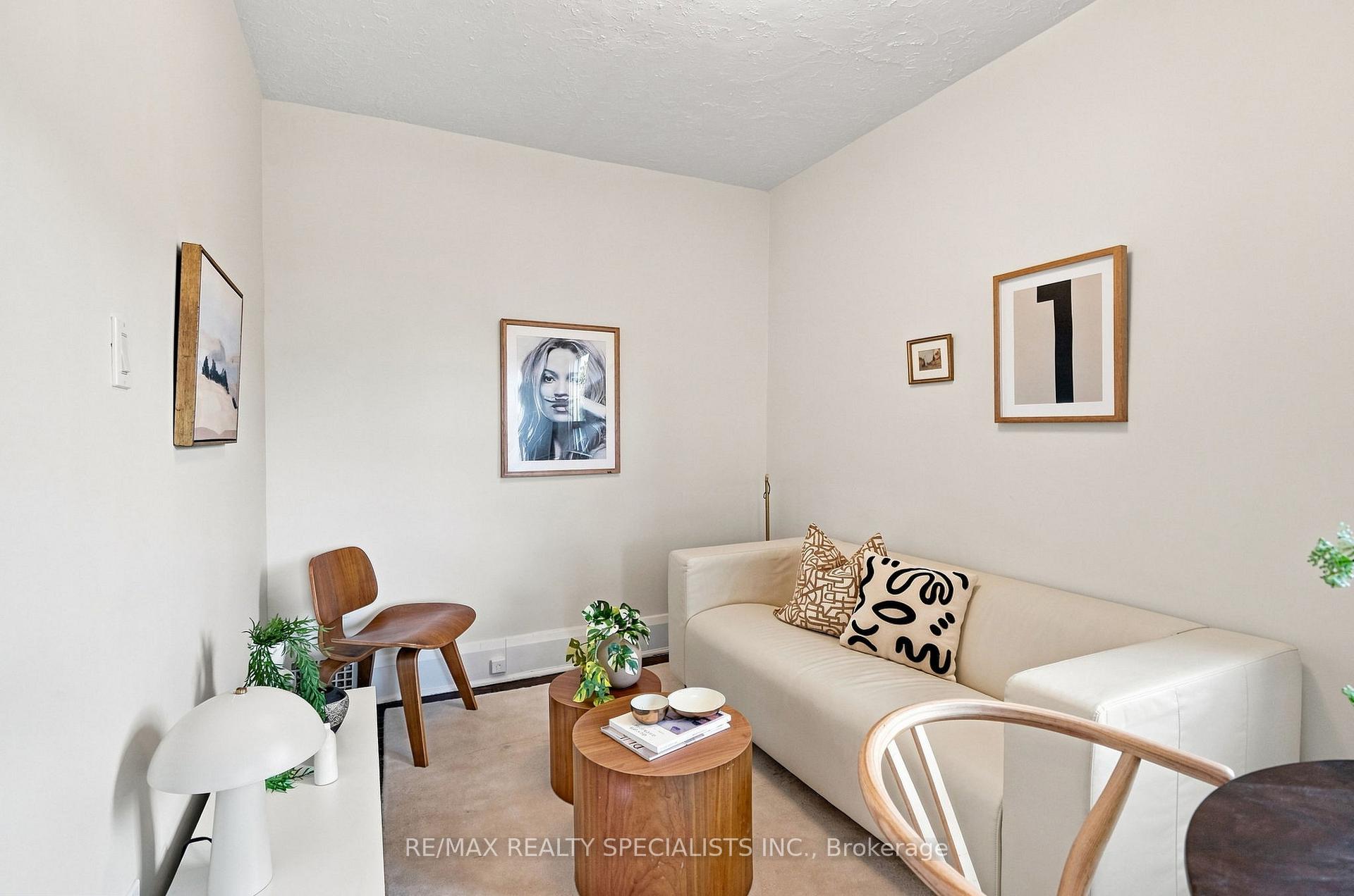 Photo 9 of 21 Mendel Avenue, Toronto, East End-Danforth — HOMEH