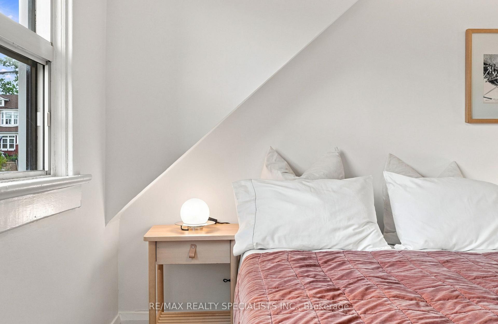 Photo 16 of 21 Mendel Avenue, Toronto, East End-Danforth — HOMEH