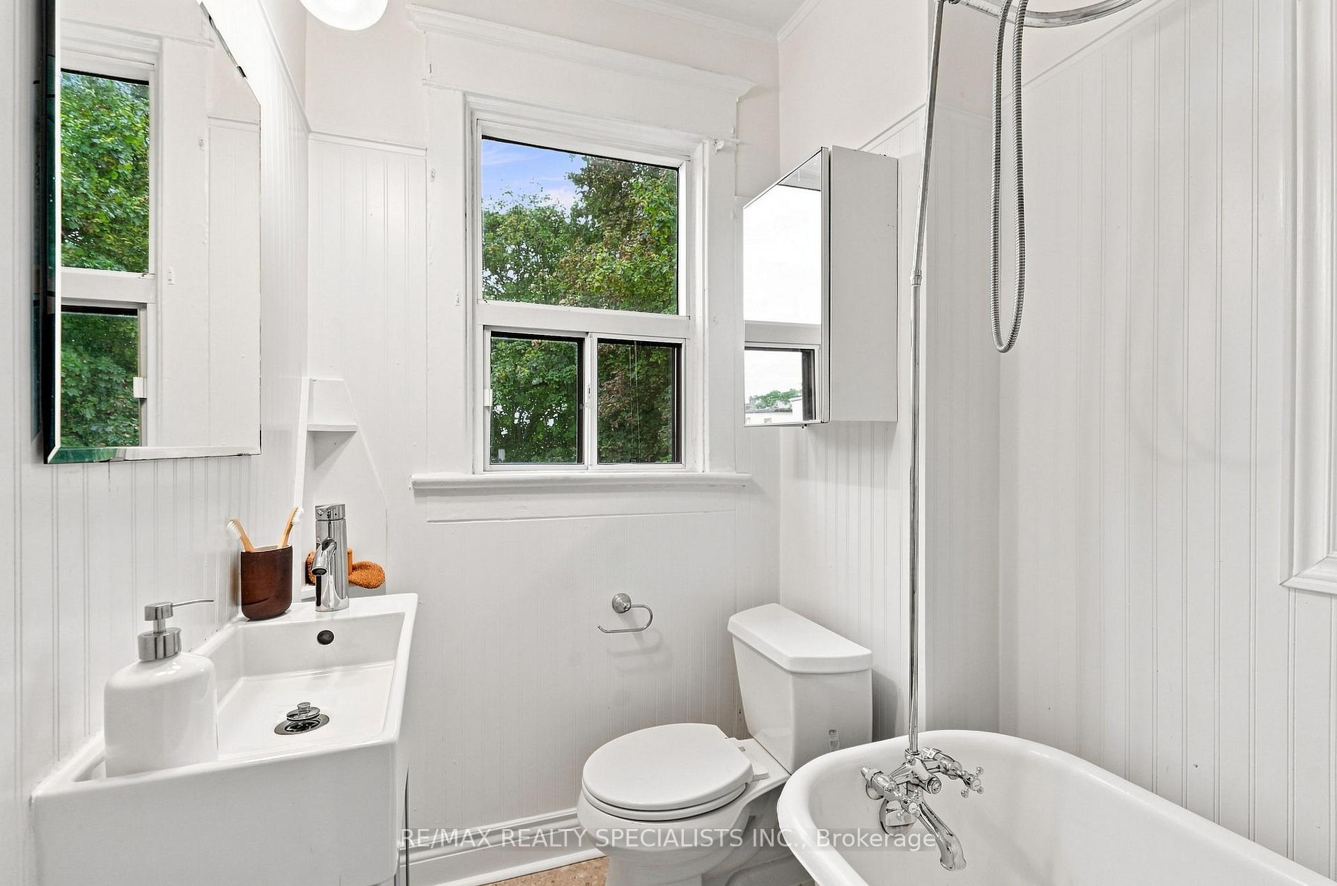 Photo 19 of 21 Mendel Avenue, Toronto, East End-Danforth — HOMEH