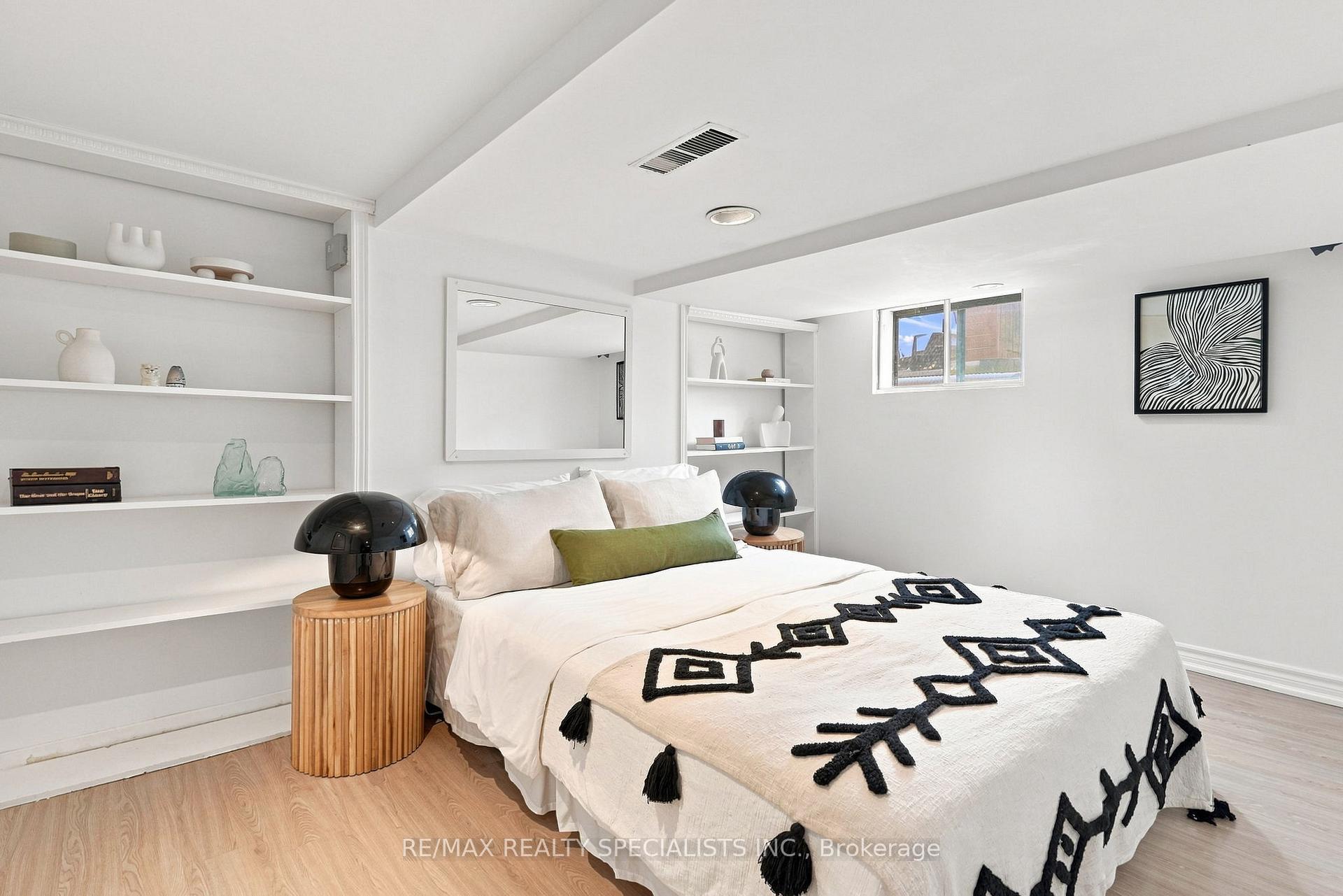 Photo 39 of 21 Mendel Avenue, Toronto, East End-Danforth — HOMEH