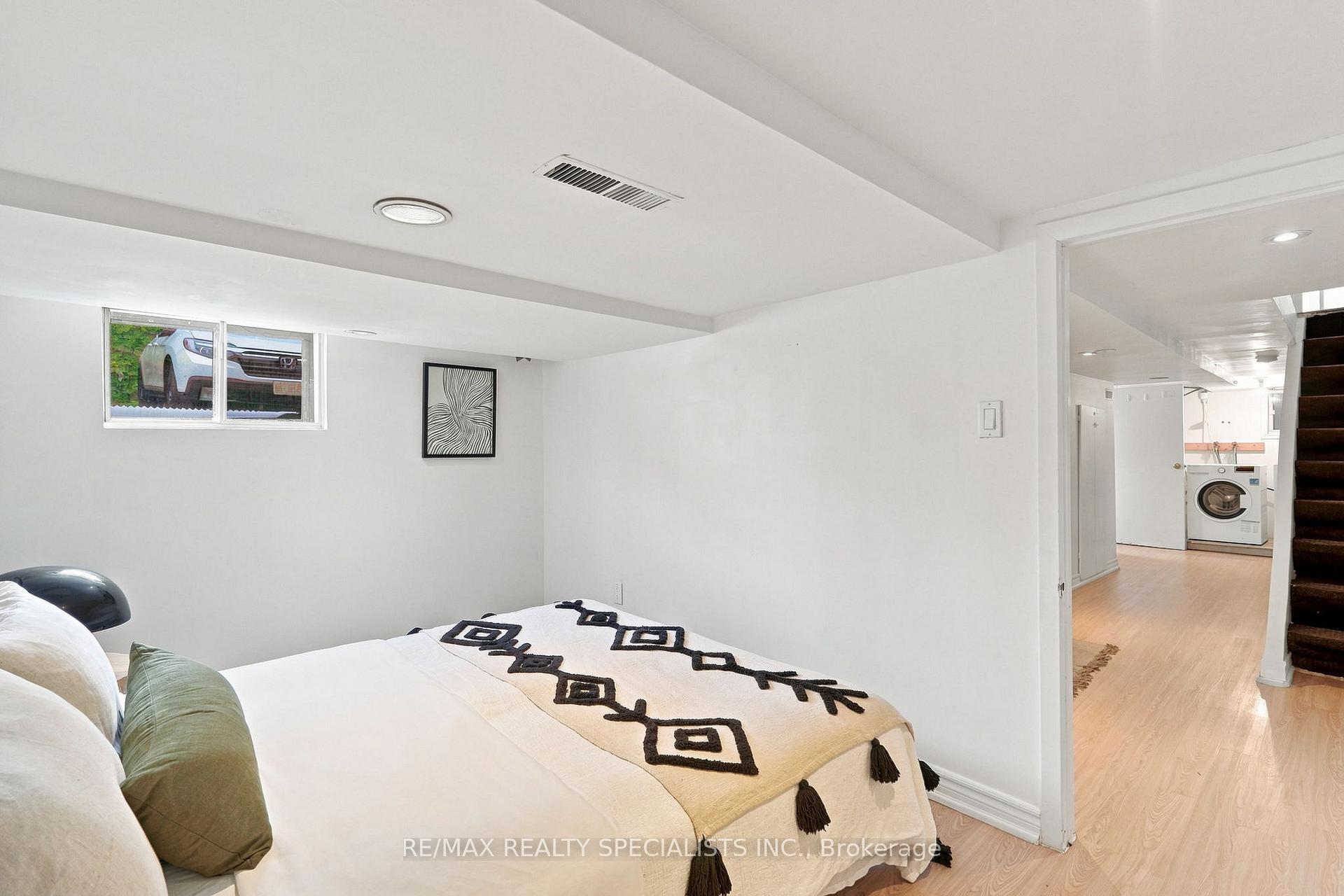 Photo 41 of 21 Mendel Avenue, Toronto, East End-Danforth — HOMEH