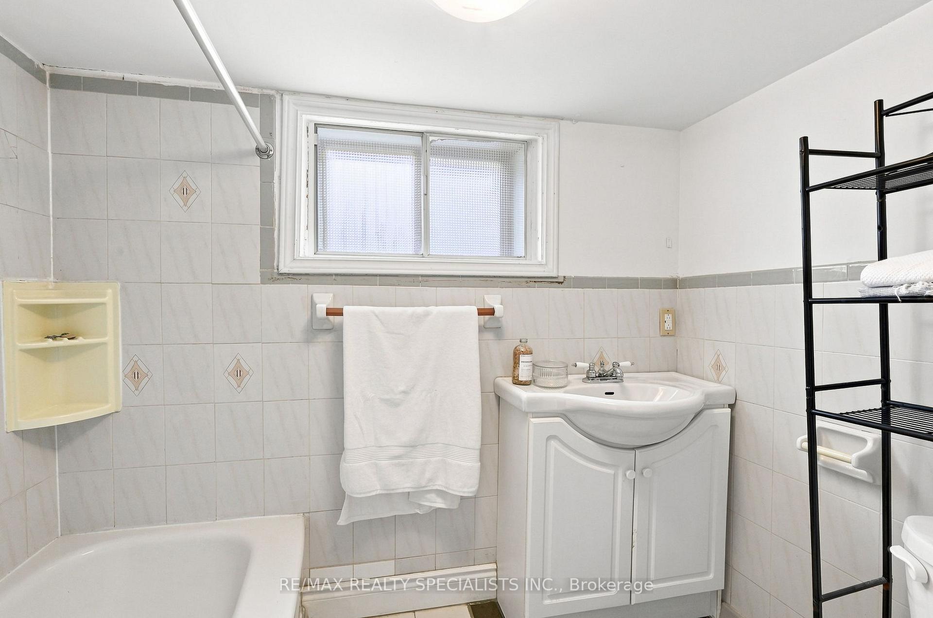 Photo 42 of 21 Mendel Avenue, Toronto, East End-Danforth — HOMEH