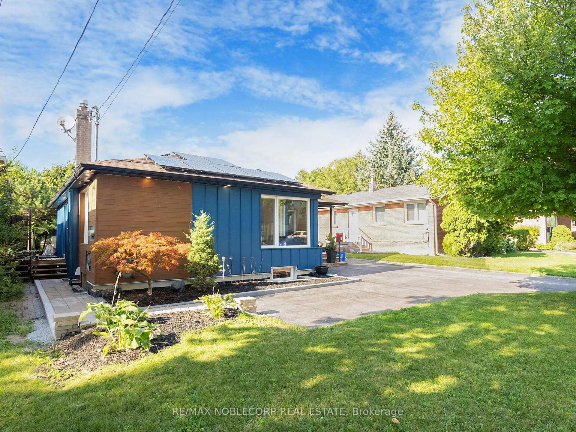Photo 1 of 100 Rockport Crescent, Richmond Hill, Crosby — HOMEH