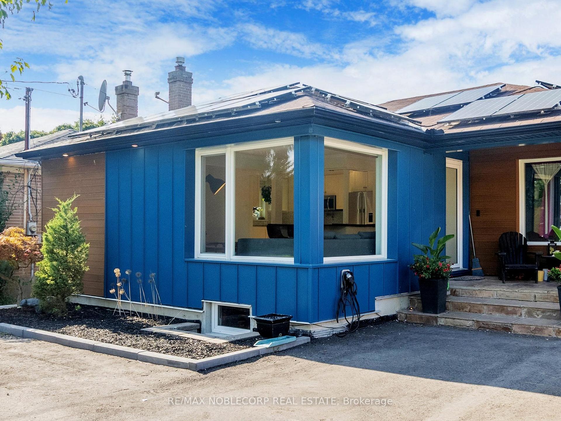 Photo 3 of 100 Rockport Crescent, Richmond Hill, Crosby — HOMEH
