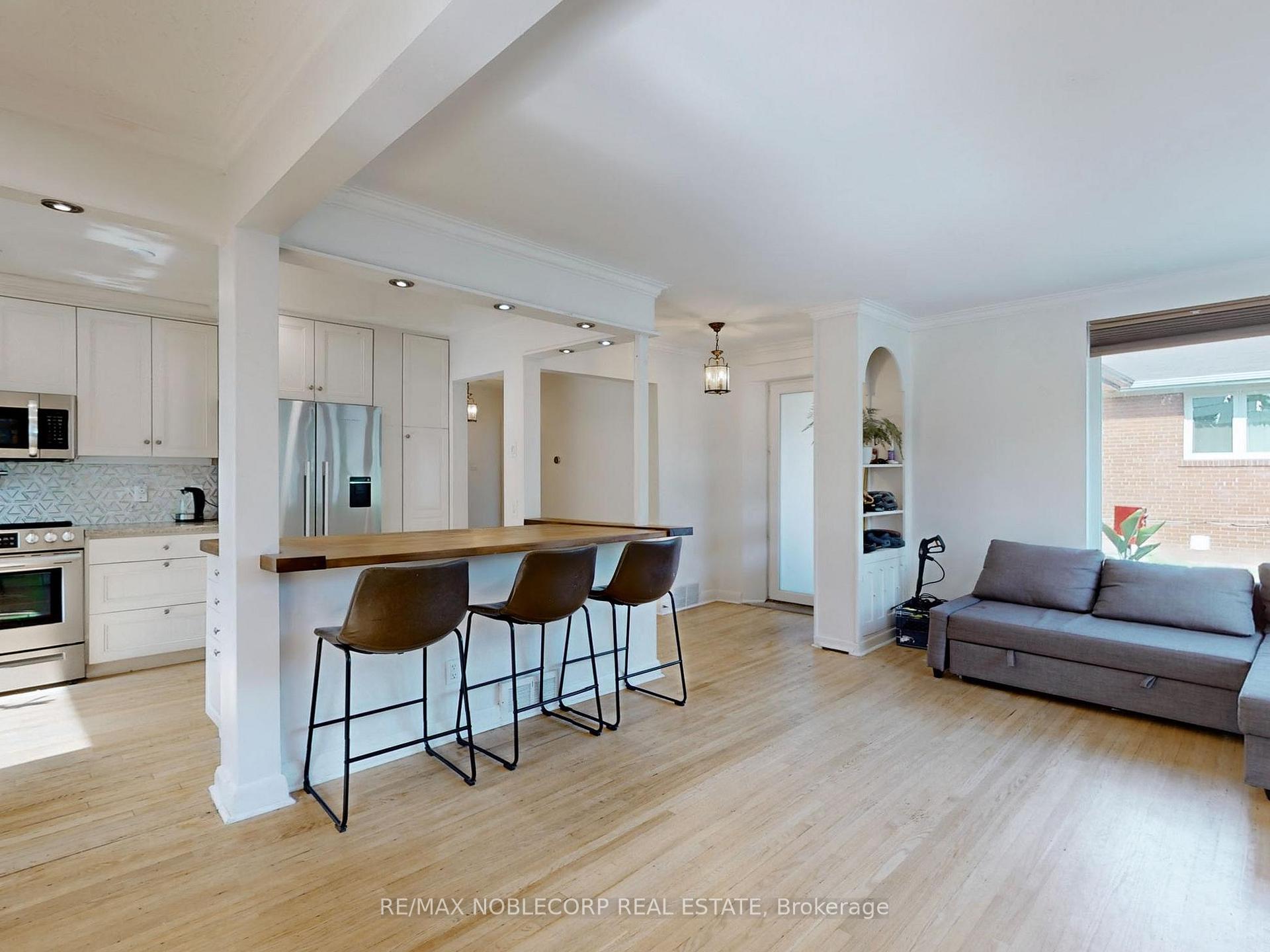Photo 9 of 100 Rockport Crescent, Richmond Hill, Crosby — HOMEH